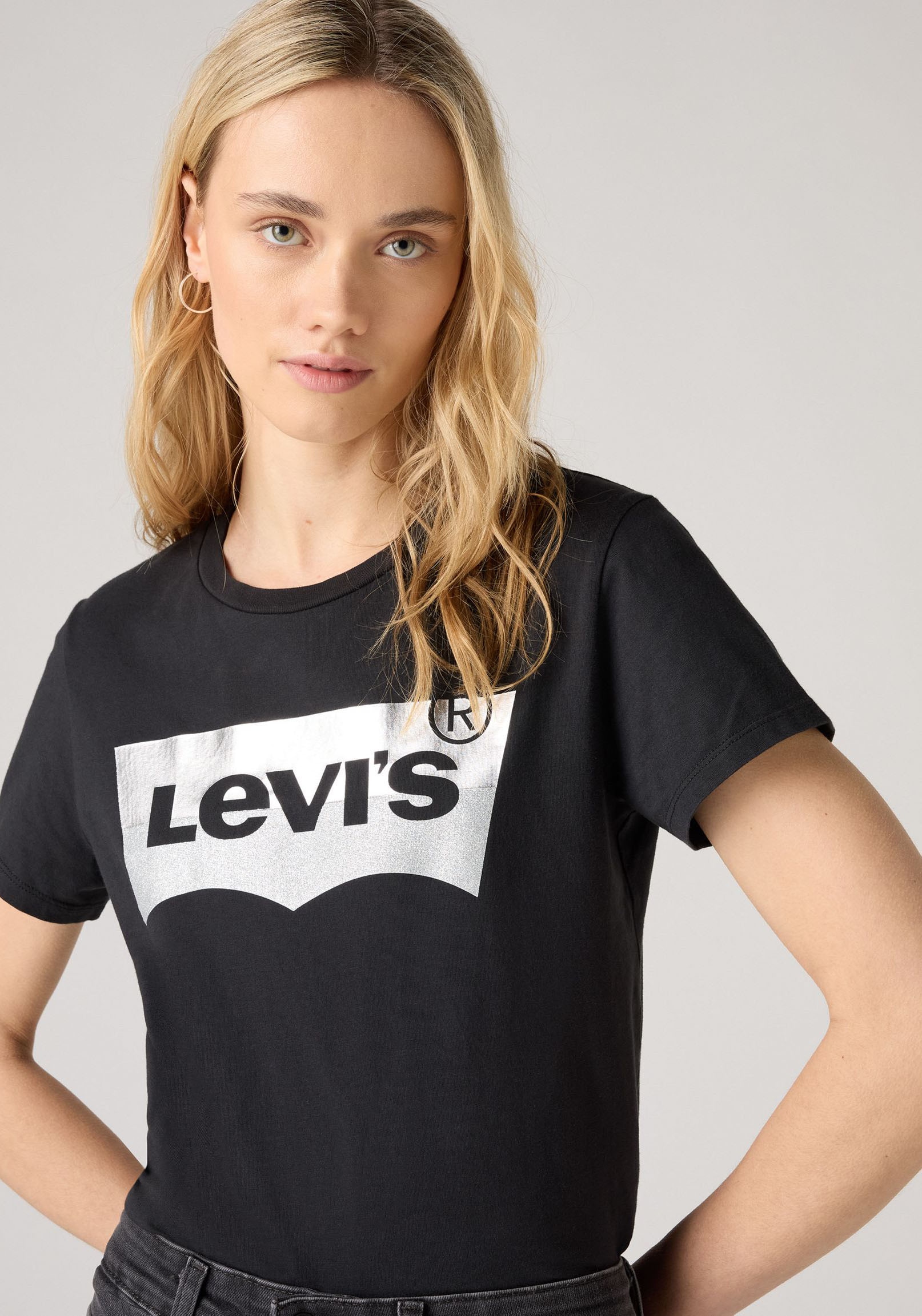 Levi's® Rundhalsshirt »THE PERFECT TEE« mit Logo im Metallic-Holo Print