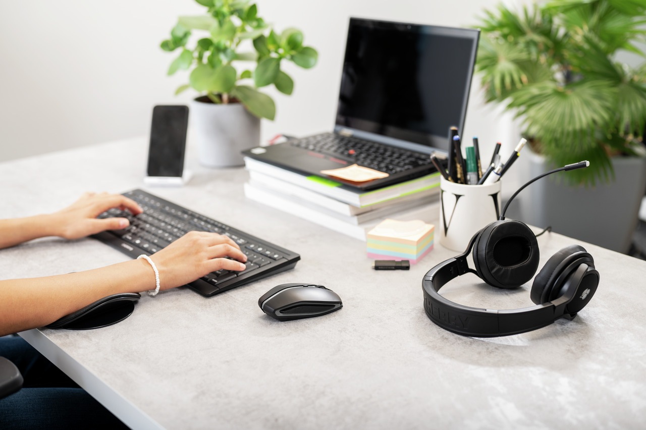 Cherry Maus »GENTIX BT« Bluetooth Multipoint 3 BT, max 2.000dpi, Inkl. Transportbeutel