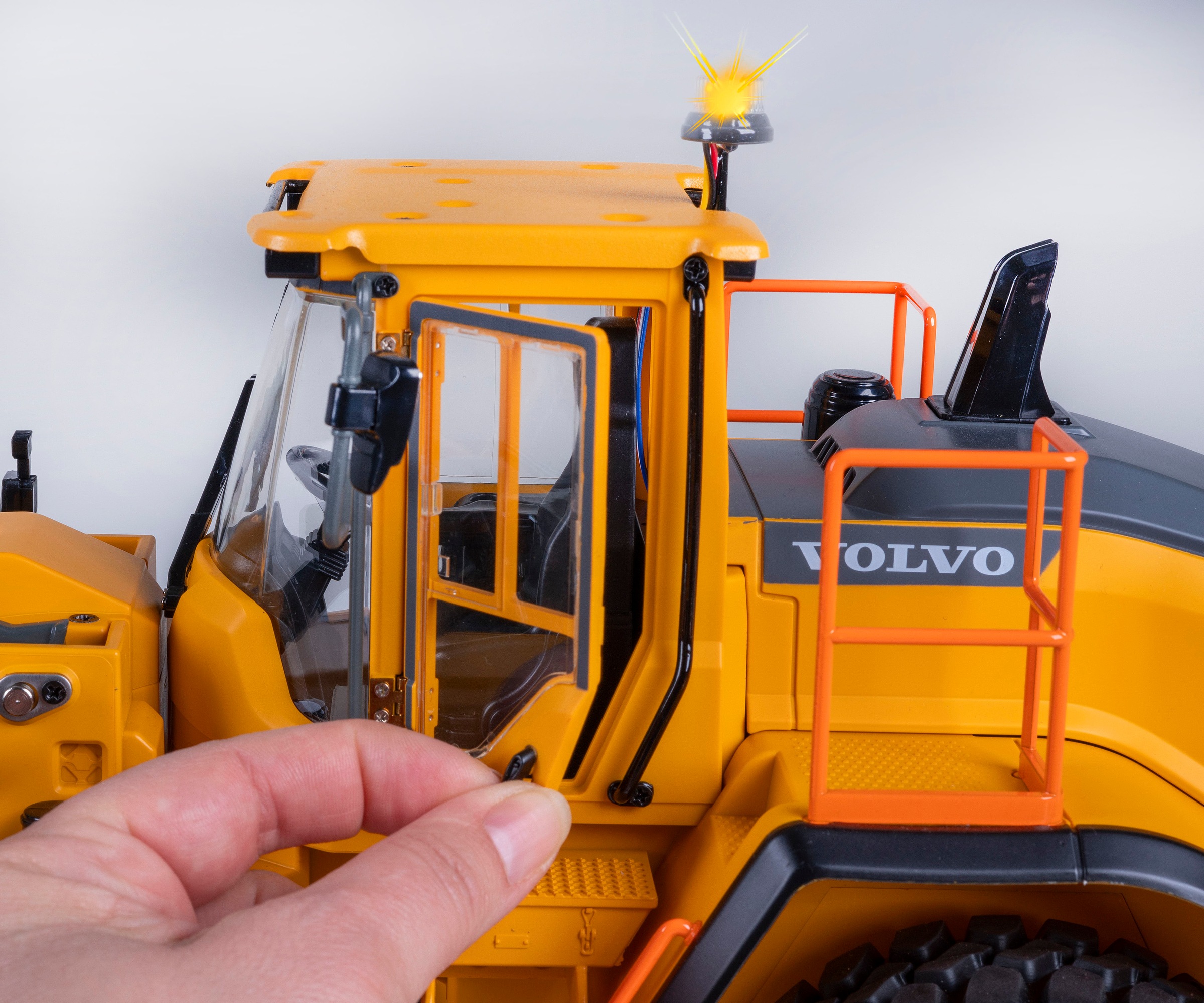Jamara RC-Bagger »Radlader Volvo L260H Metal 2,4GHz«, LED-Licht; Maßstab 1:14