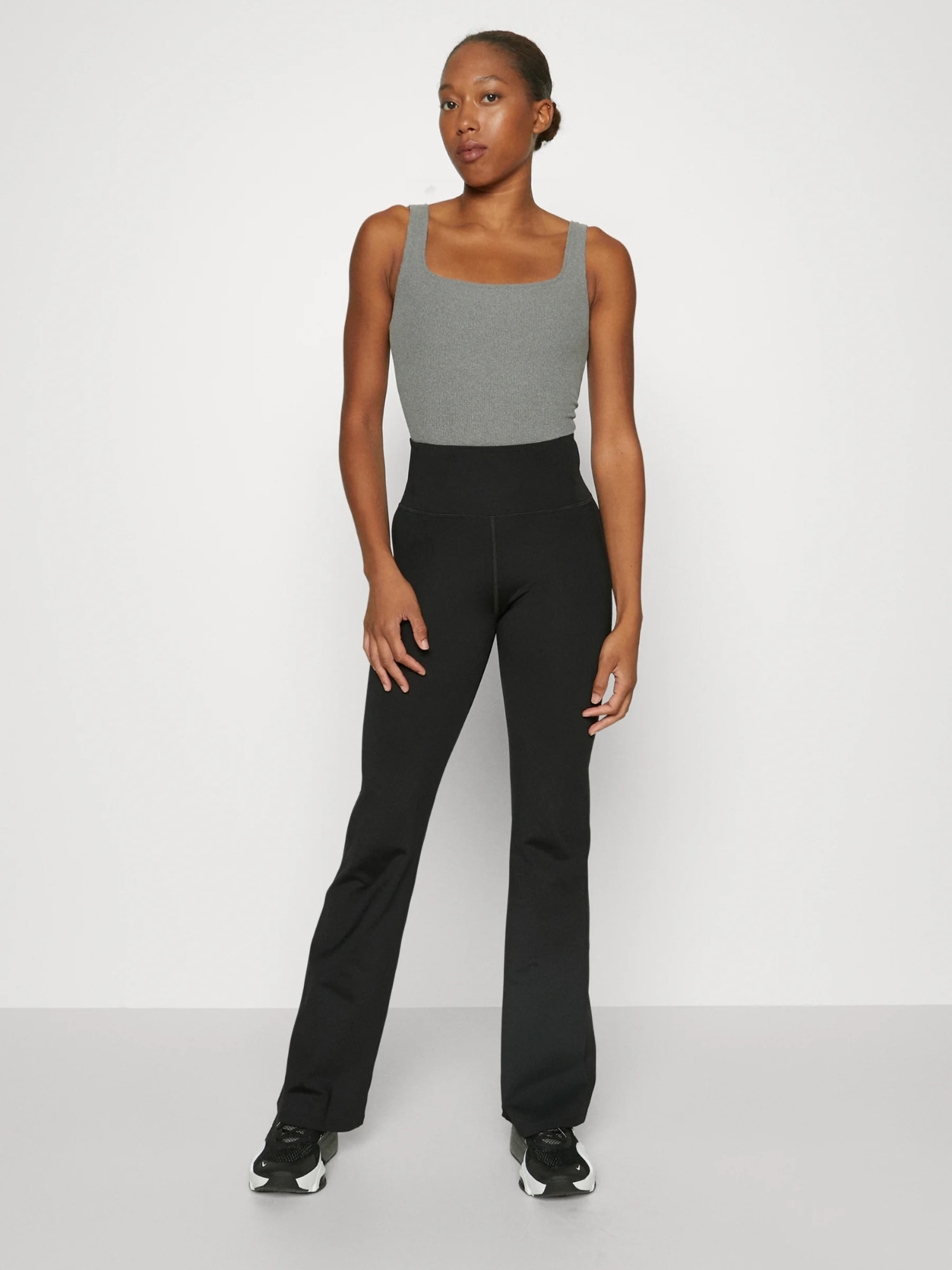 GIRLFRIEND COLLECTIVE Chinohose »Girlfriend Collective Trouser Compressive«