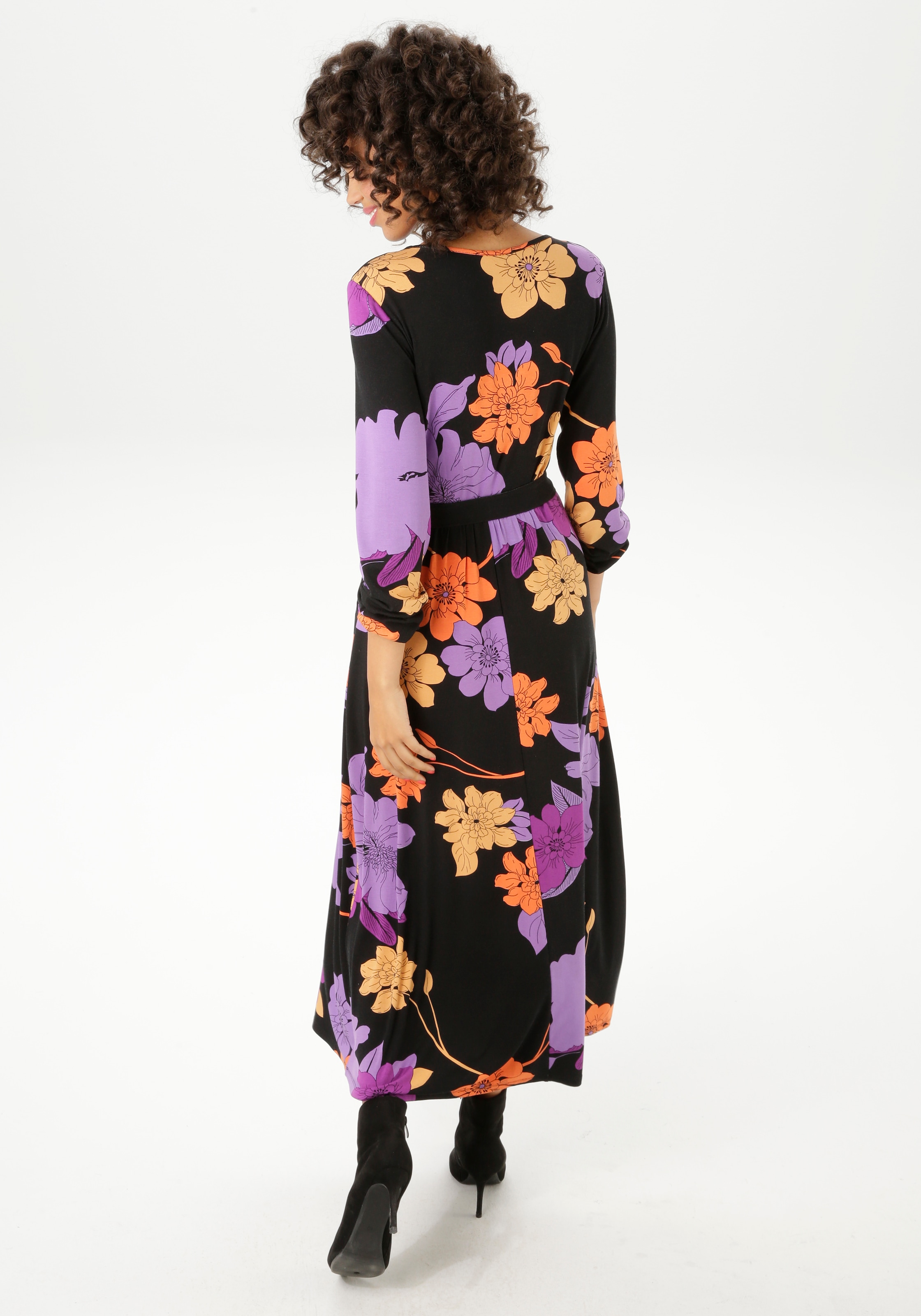 Aniston CASUAL Maxikleid, (mit abnehmbarem Bindeband), mit großflächigen, farbharmonischen Blumen bedruckt - NEUE KOLLEKTION