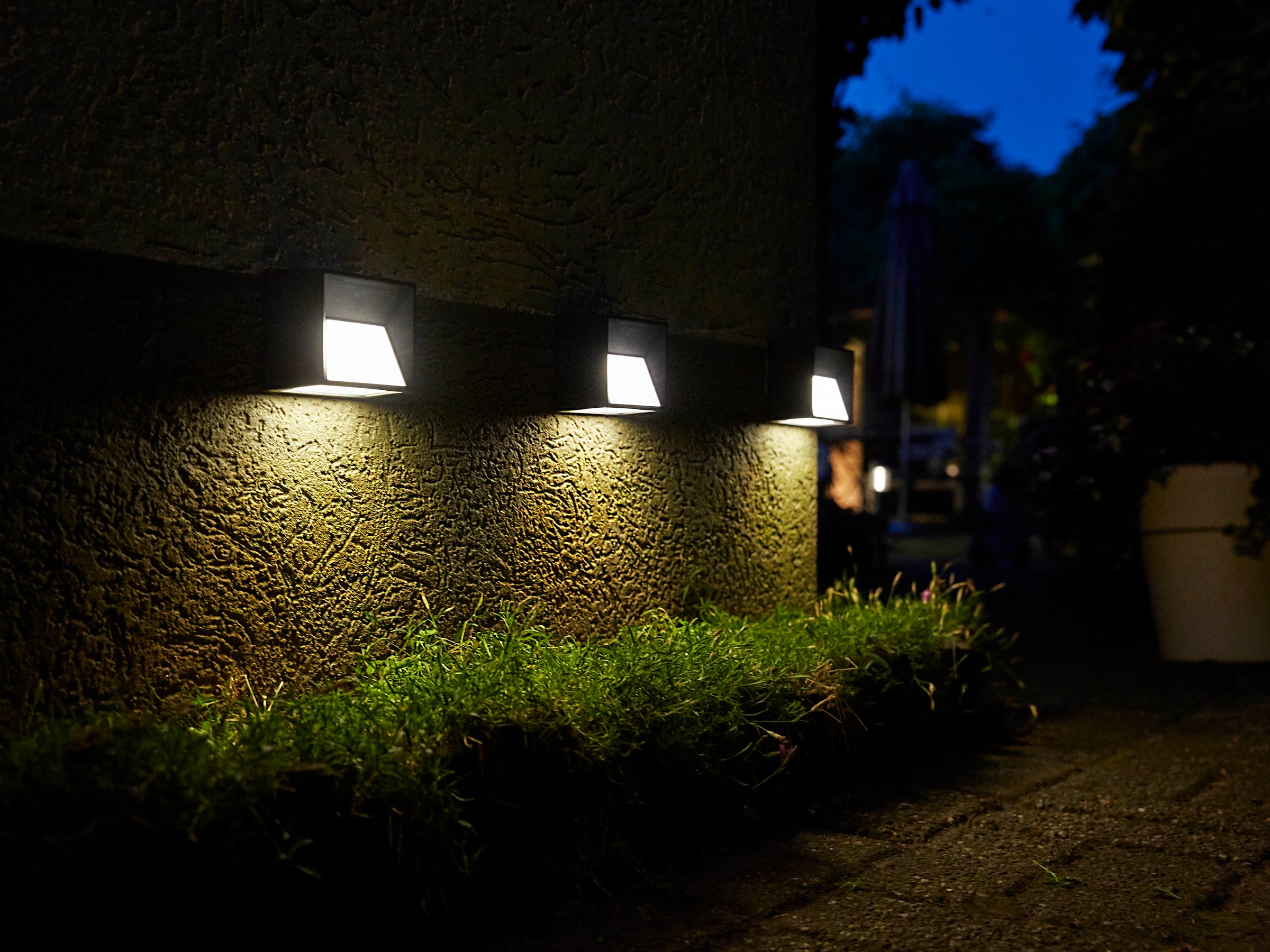 LUXFORM Außen-Wandleuchte »Solar-Intelligente Hybrid-Wandleuchte - Maryland«, Leuchtmittel LED-Modul | LED fest integriert, Nach oben und unten strahlende Wandleuchte