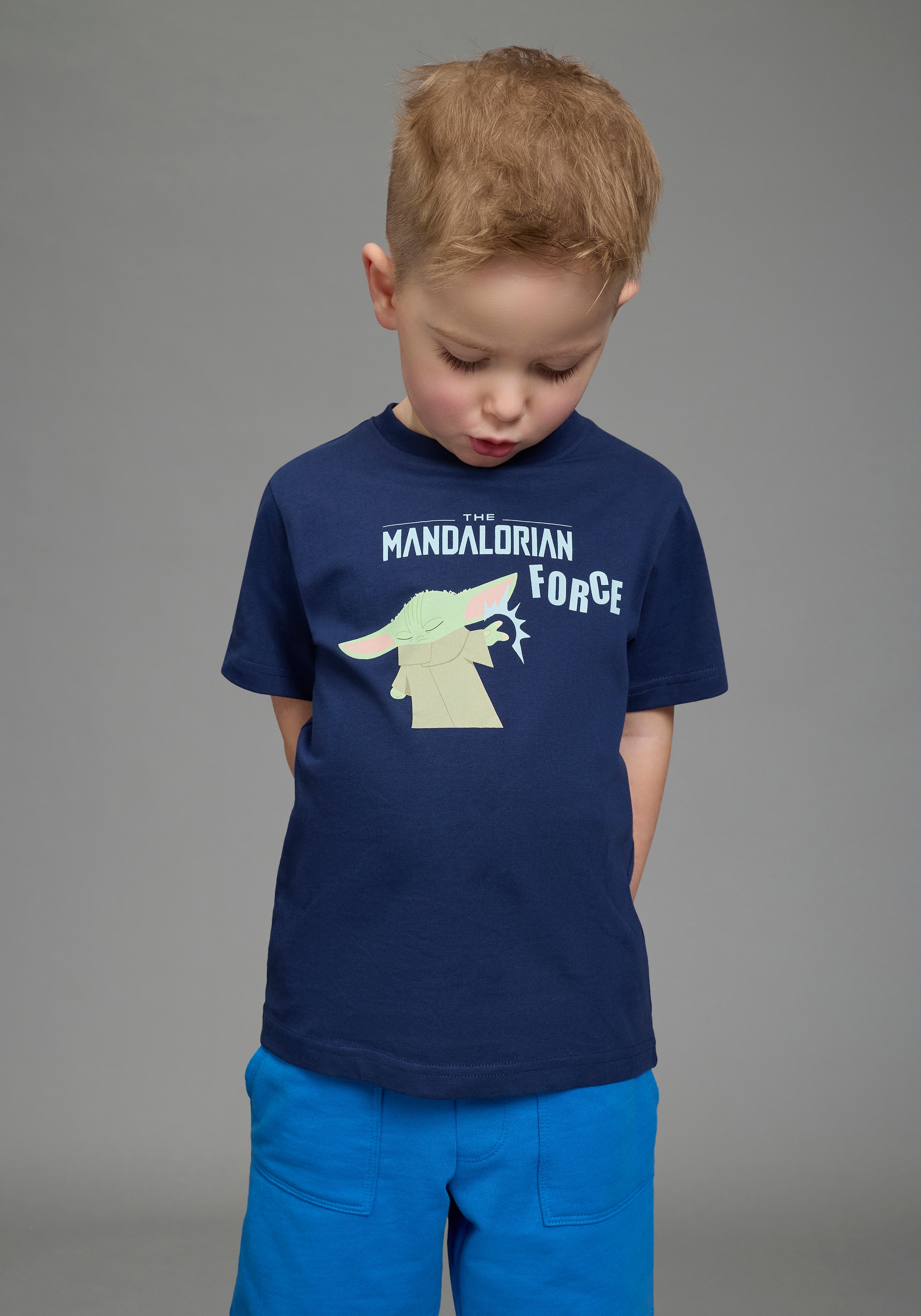 KIDSWORLD T-Shirt »STAR WARS: MADALORIAN - Disney Shirt« MANDALORIAN Shirt für Jungen, Kurzarm, bedruckte Optik, aus Baumwolle