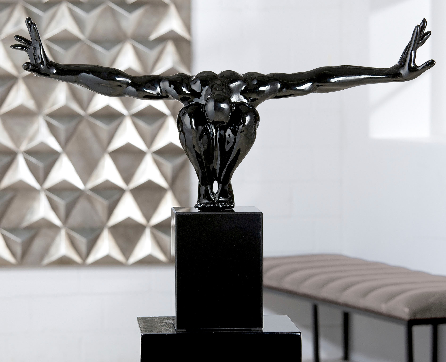 Cliffhanger«, by »Skulptur Gilde Marmorsäule Casablanca Raten auf auf Skulptur bestellen