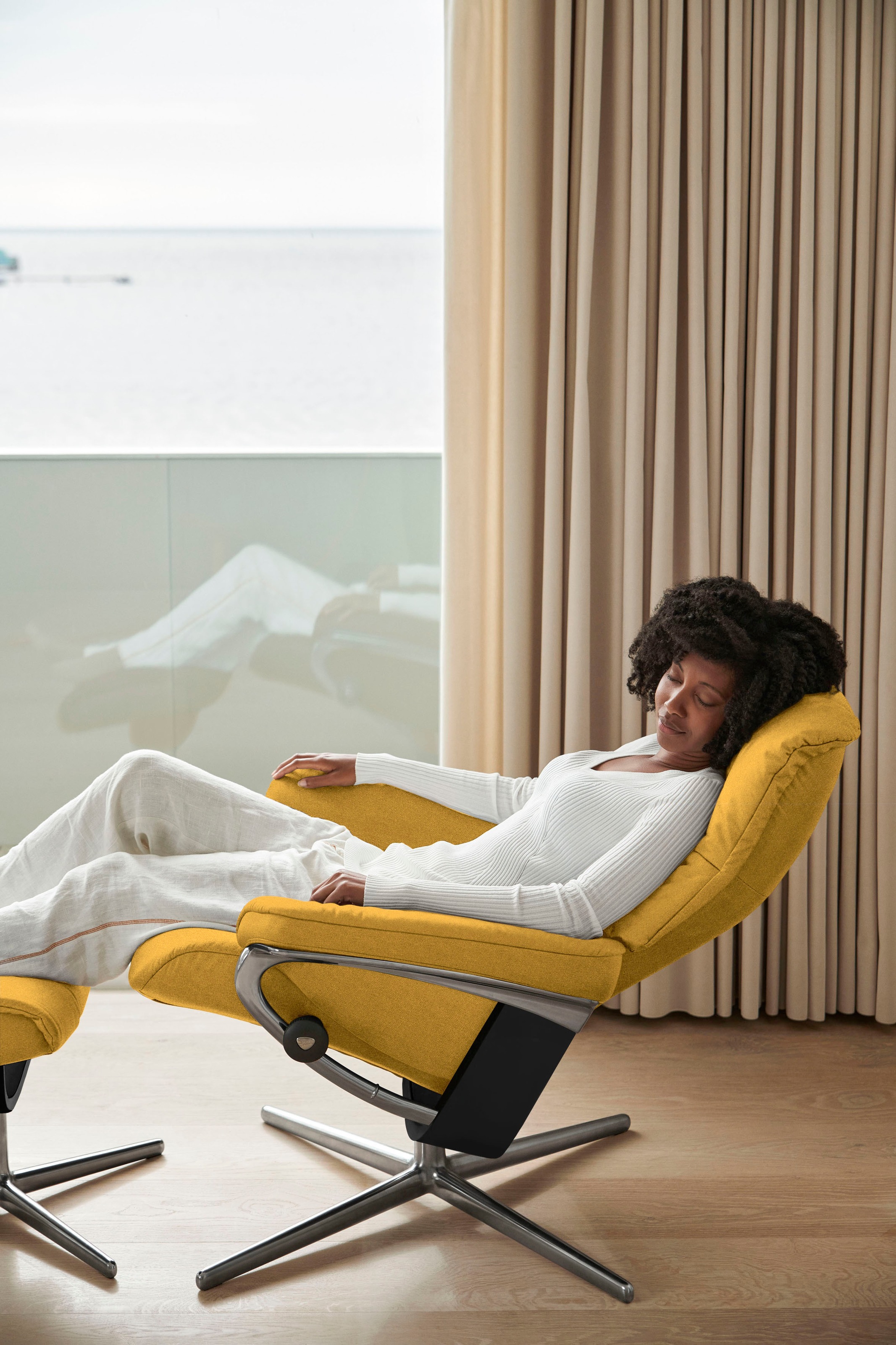 Stressless® Relaxsessel »Mayfair«, (Set, Relaxsessel mit Hocker), mit Hocker, mit Cross Base, Größe S, M & L, Holzakzent Schwarz