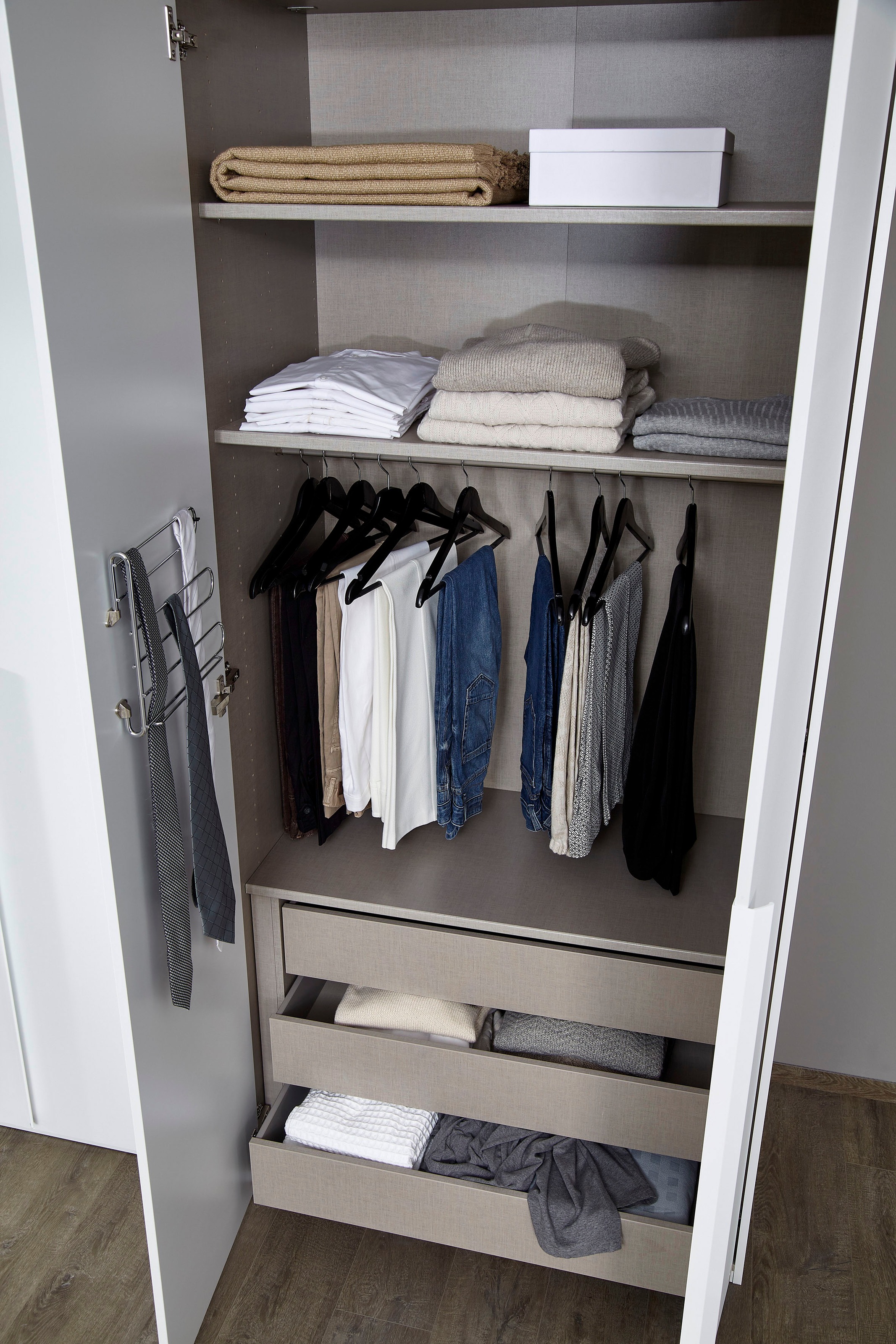 rauch Drehtürenschrank »Purisma« Kleiderschrank Schlafzimmerschrank Schrank, mit umfangreicher Innenausstattung