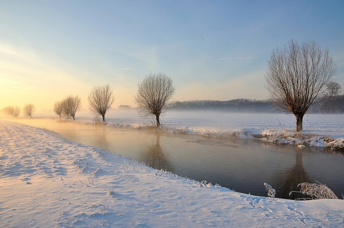 Papermoon Fototapete »Fluss in Winterlandschaft« günstig online kaufen