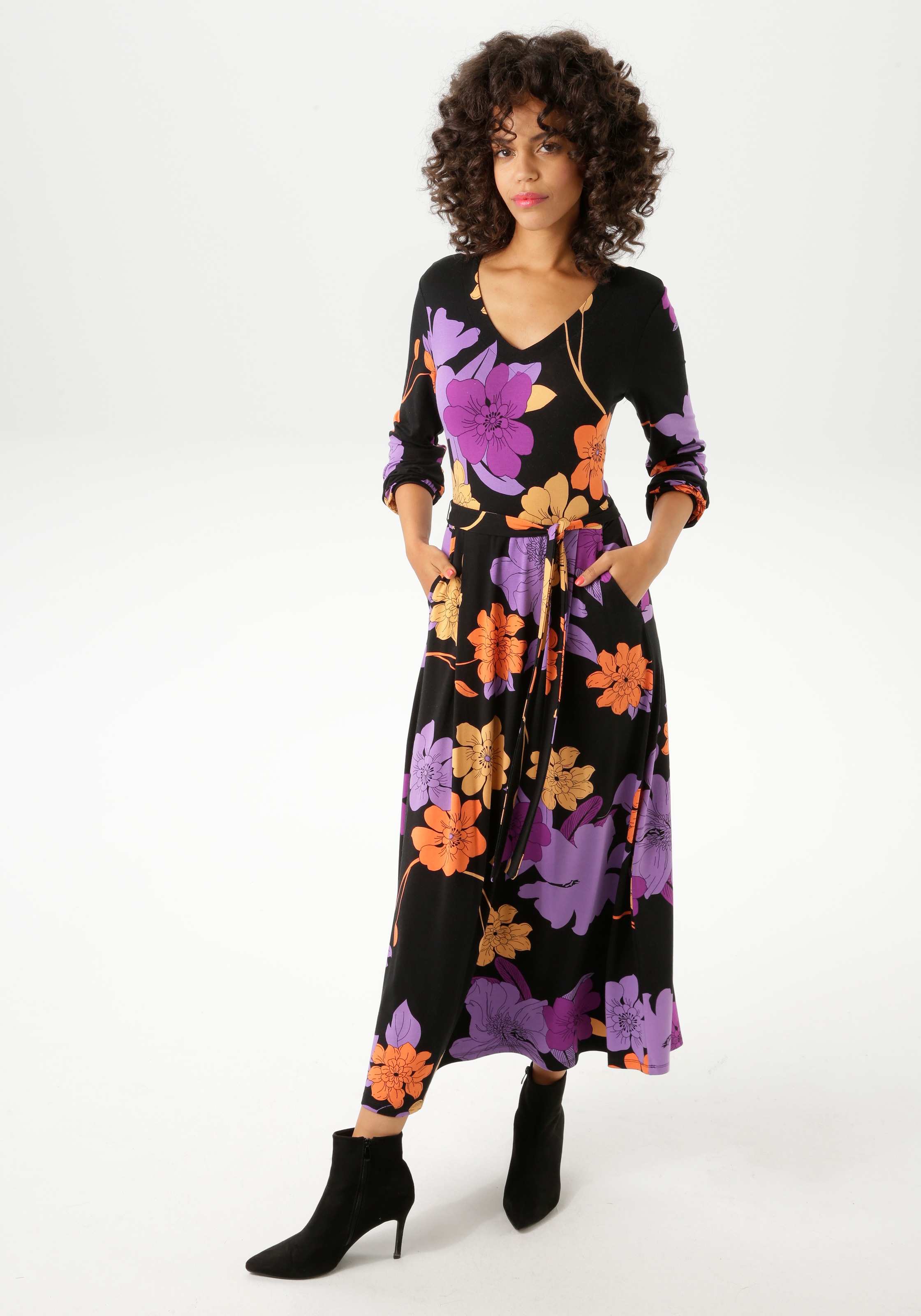 Aniston CASUAL Maxikleid, (mit abnehmbarem Bindeband), mit großflächigen, farbharmonischen Blumen bedruckt - NEUE KOLLEKTION