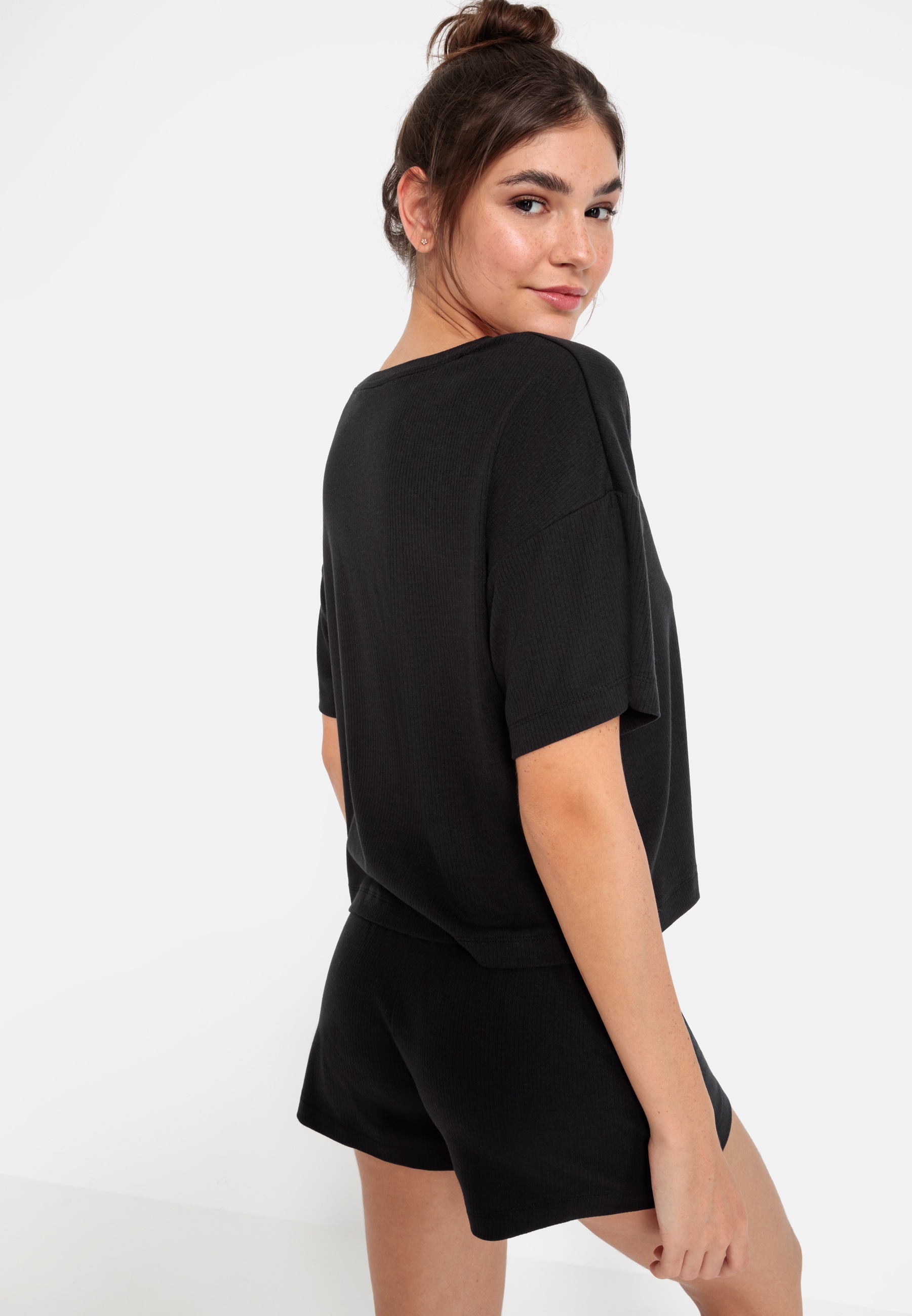 LSCN by LASCANA Shorty, (2 tlg.), mit kleiner Zierknopfleiste
