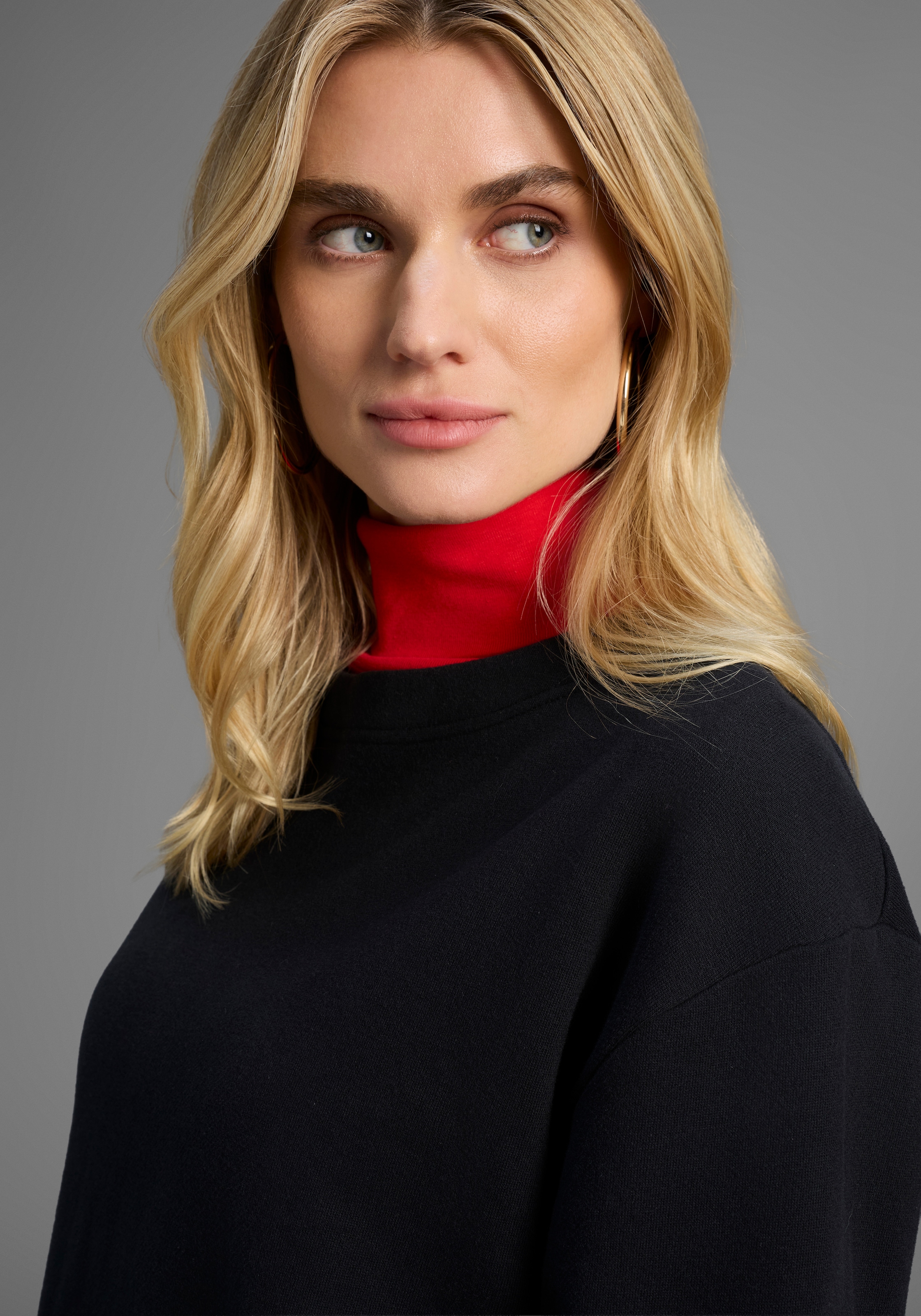 Laura Scott Sweater , Lässig-weiter Sweater mit komfortabler Passform und Seitenschlitzen.
