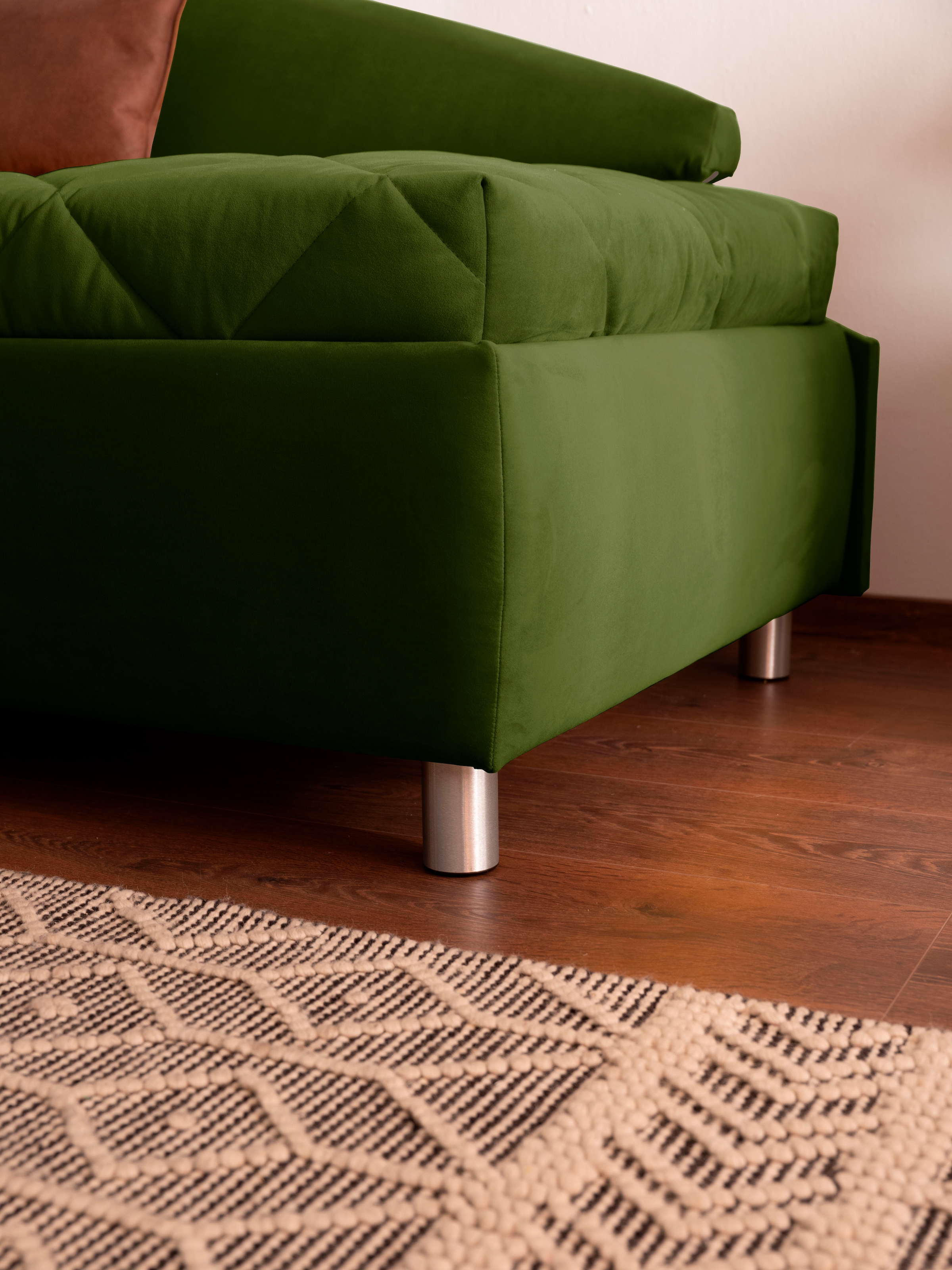 alina Schlafsofa »Lindsay«, Bettkasten, Zierkissen-Set aus: 2 Stk. 40x40cm, 1 Stk. 30x30cm