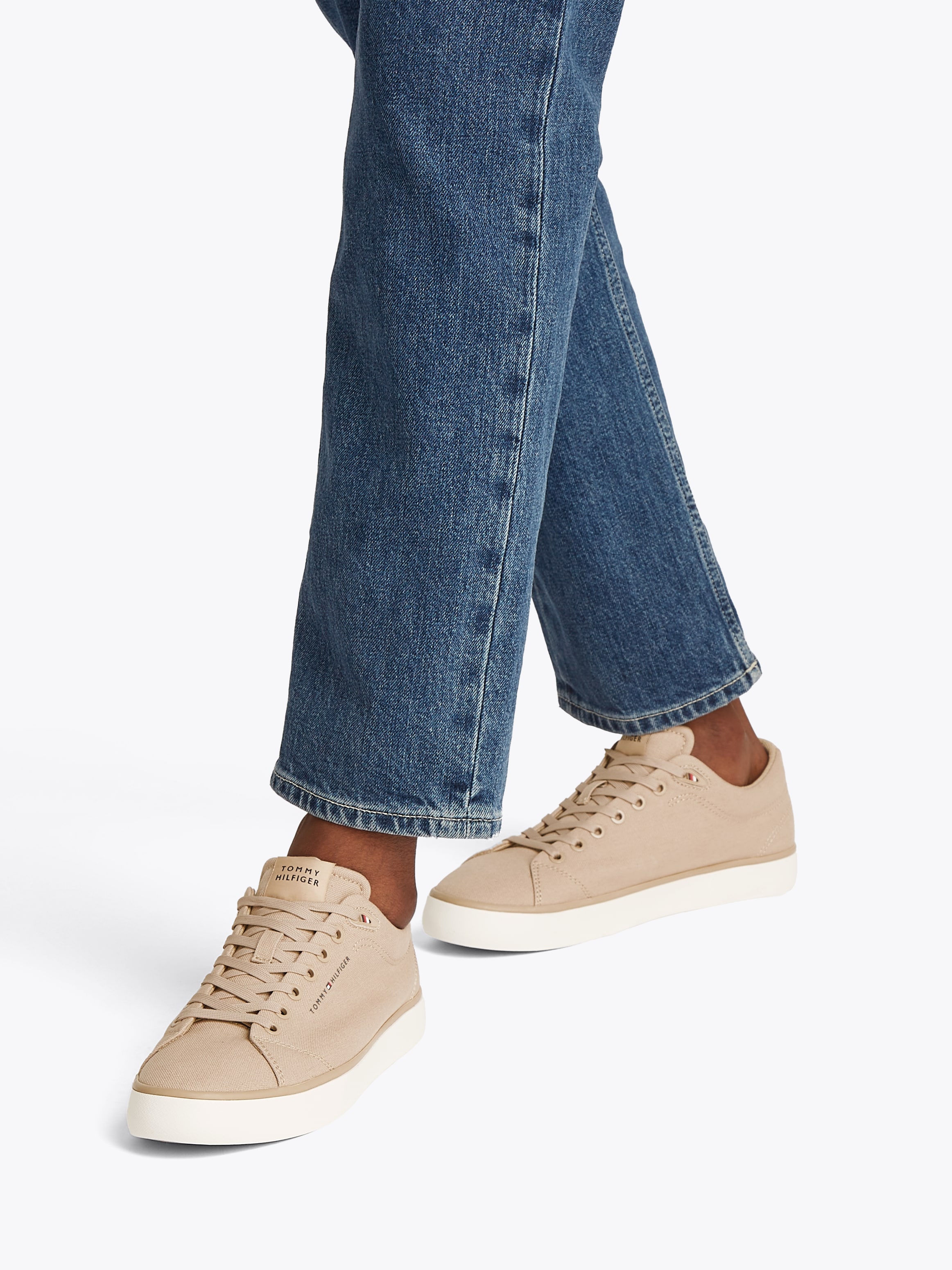 Tommy Hilfiger Sneaker »TH HI VULC LOW CORE CANVAS«, Freizeitschuh, Halbschuh, Schnürer mit weich gepolstertem Schaftrand