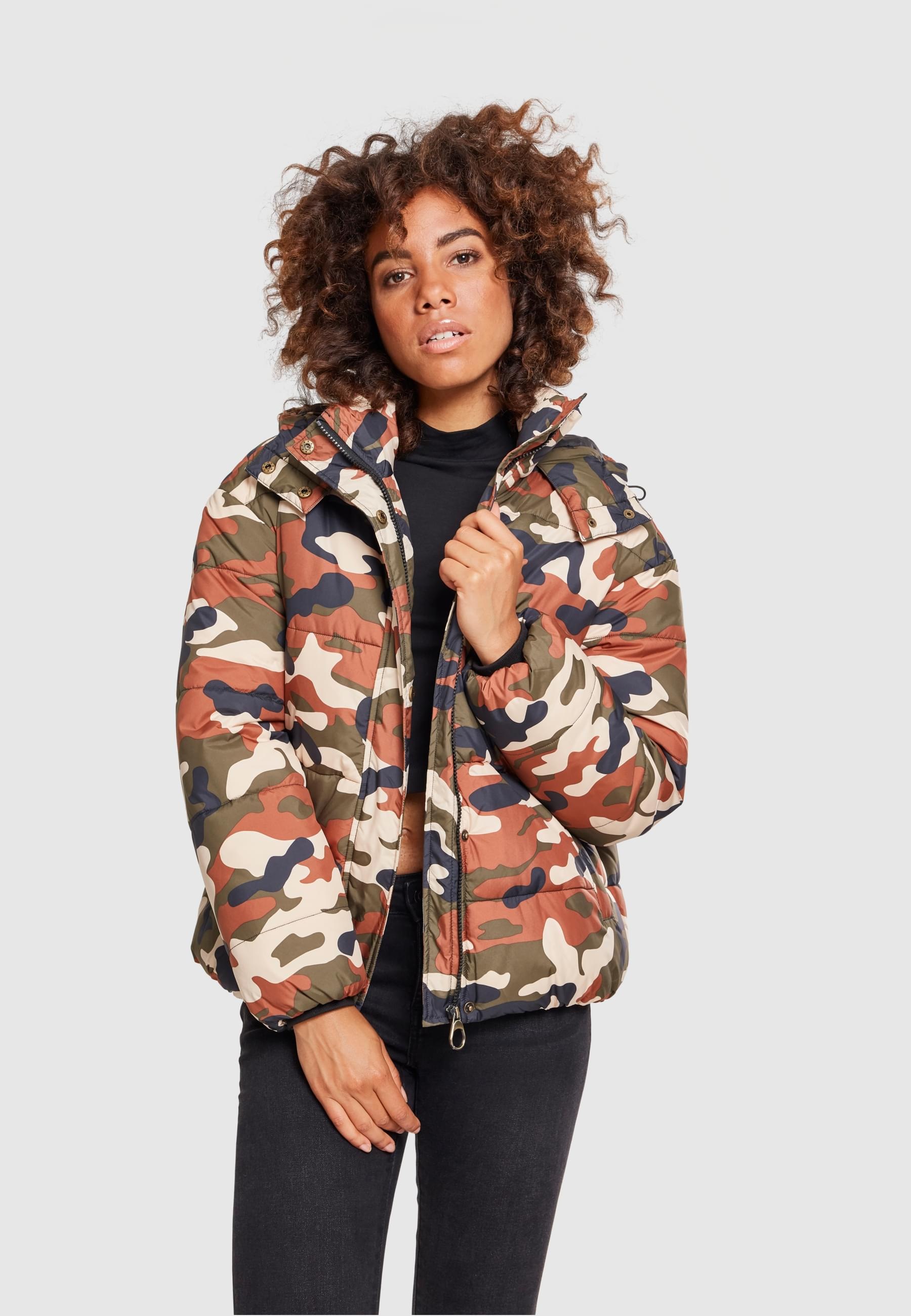 URBAN CLASSICS Winterjacke »Urban Classics Damen Ladies Boyfriend Camo Puffer Jacket« 1 Stk. tlg. mit Kapuze