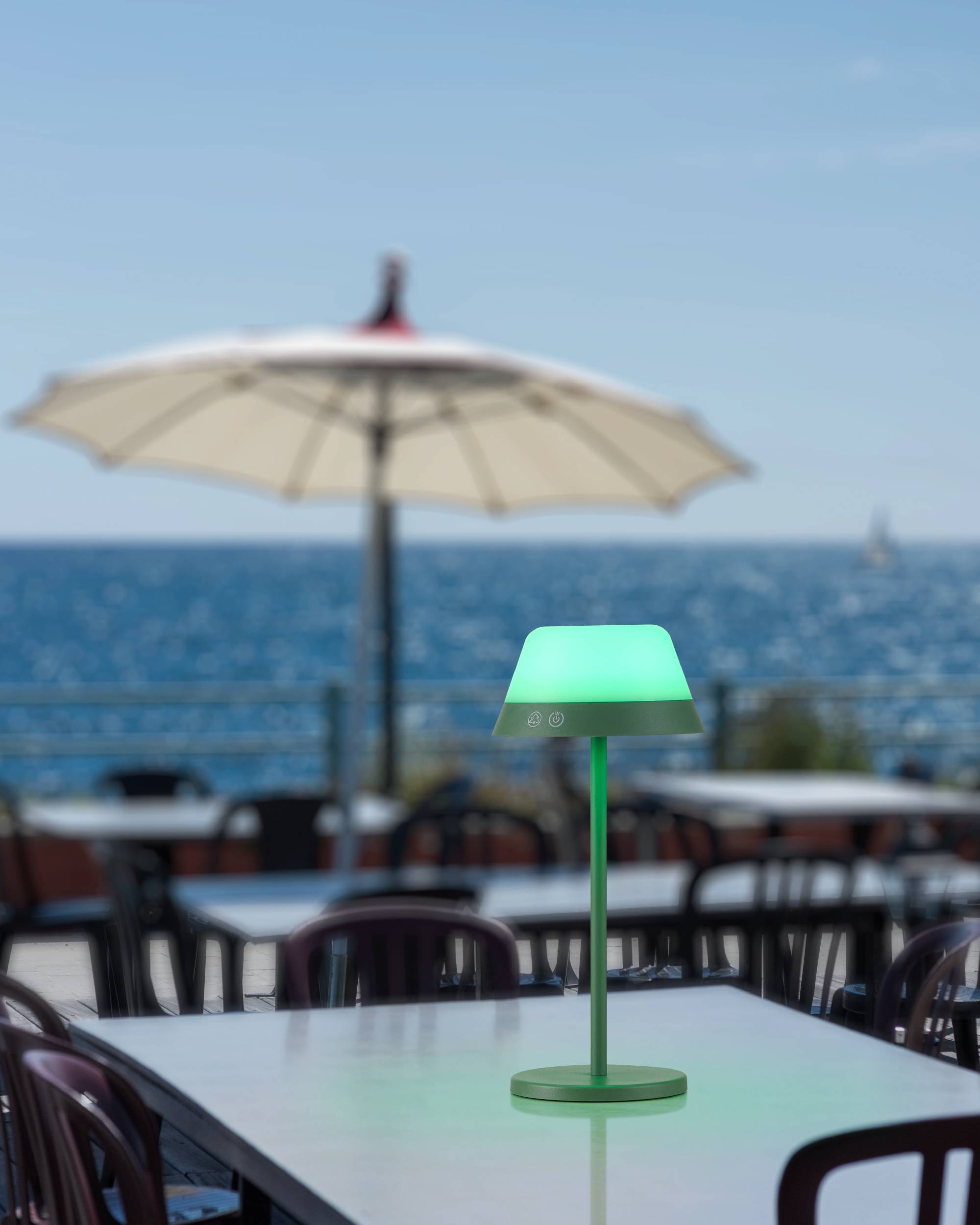 EGLO Tischleuchte »Meggiano Tischlampe, kabellos, aufhängbarer Lampenschirm, IP54, Lampe« LED-Modul 1 Stk. RGB | Warmweiß Tischleuchte - H32 x Ø15 cm - grün - 1X1,5W;1X0,8W inkl.