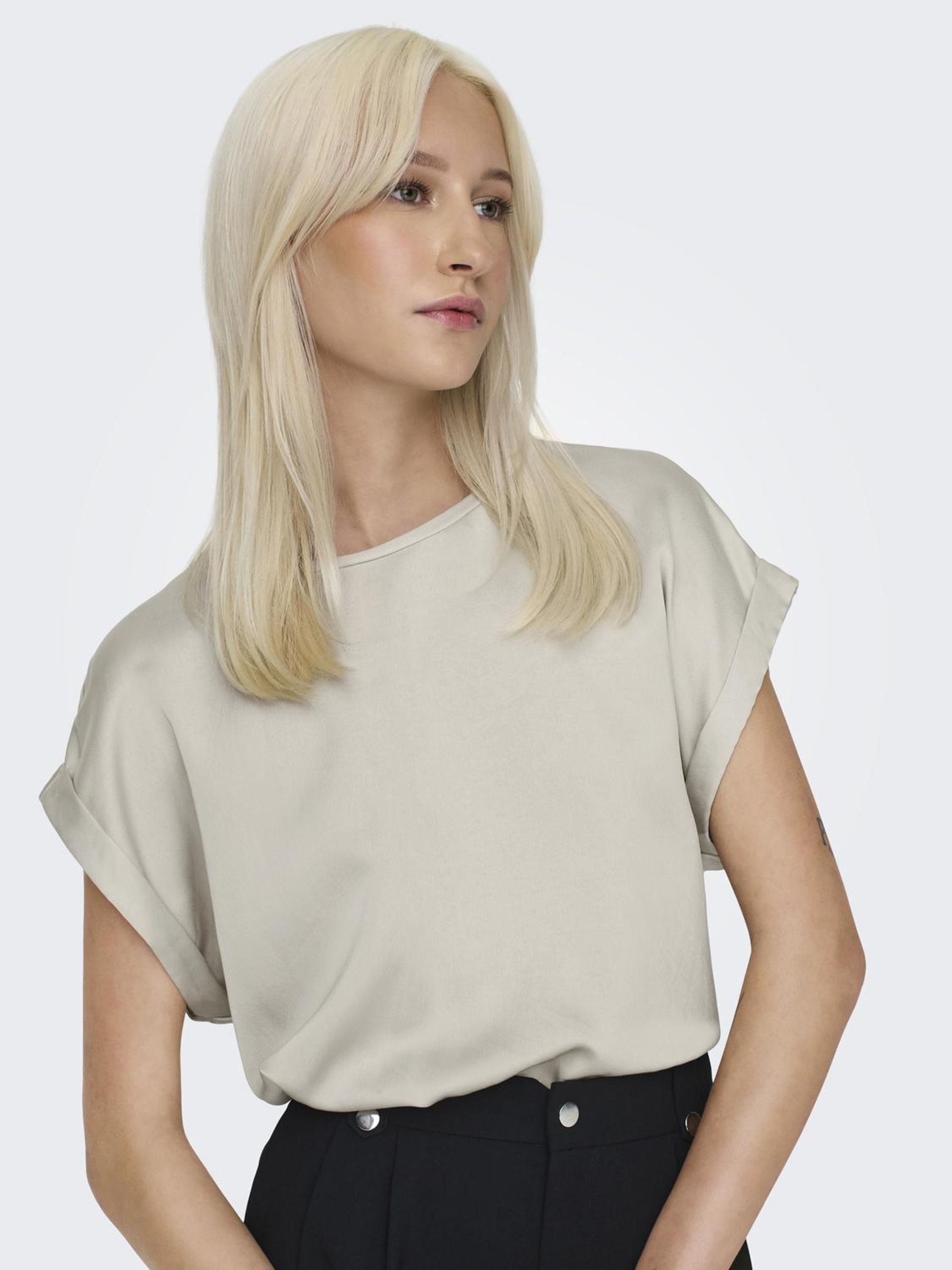 ONLY Kurzarmshirt »ONLLIEKE – Locker geschnitten mit Rundhals für Alltag und Büro«, regular fit, Web, Polyester, Rundhals, unifarben