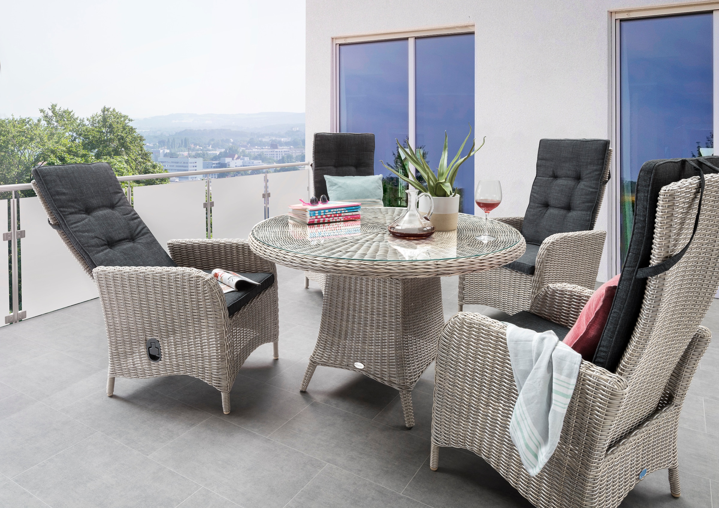 Destiny Garten-Essgruppe »PALMA LUNA«, (Set, 5 tlg., 1 Tisch Ø, 4 Hochlehner, verstellbar), (Set, 9-tlg., 4 Hochlehner, 1 Tisch Ø 100x75cm) Aluminium, Polyrattan