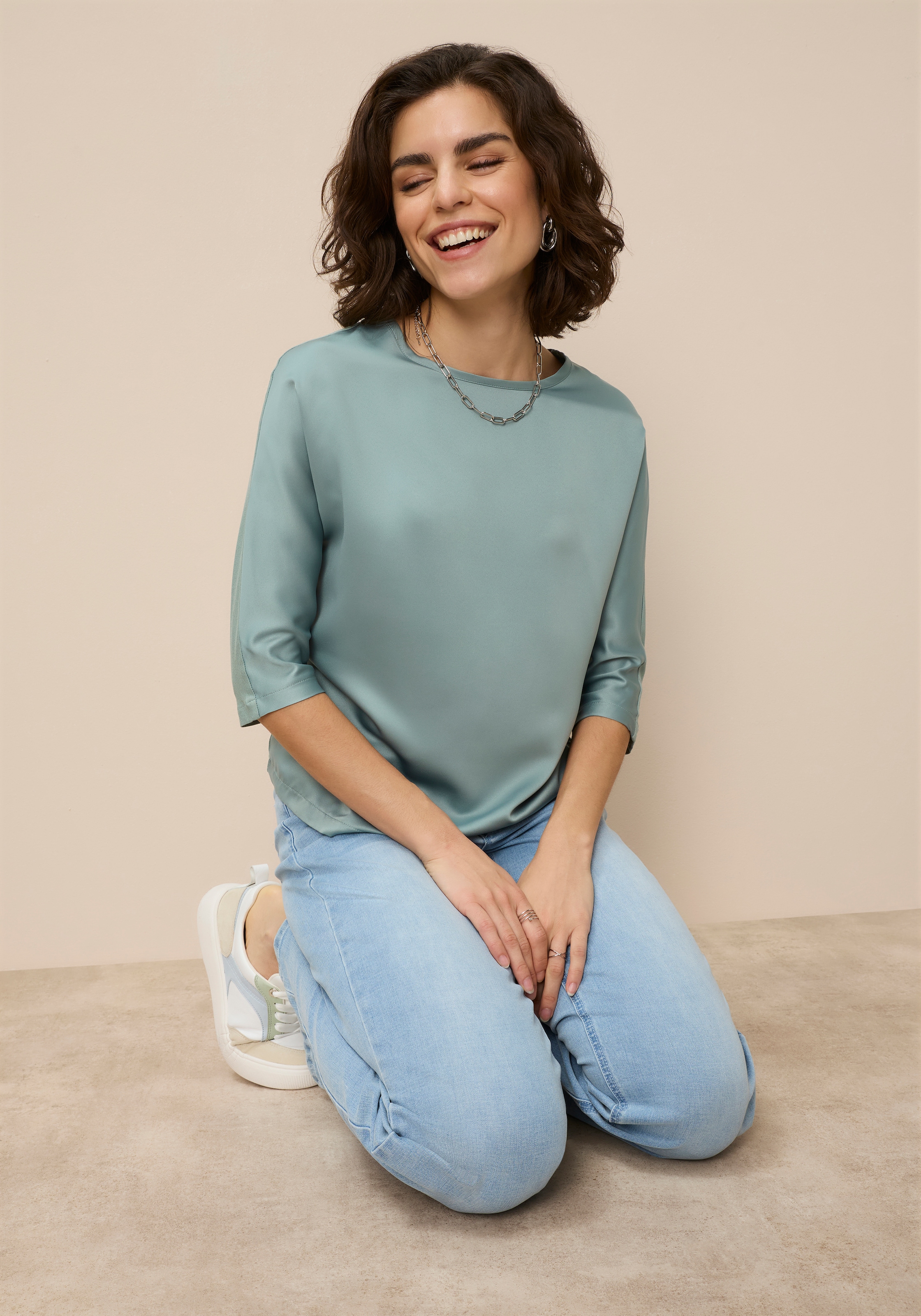 Laura Scott Satinbluse mit 3/4-Ärmeln, hüftlange Schnittform, mit Rundhalsausschnitt