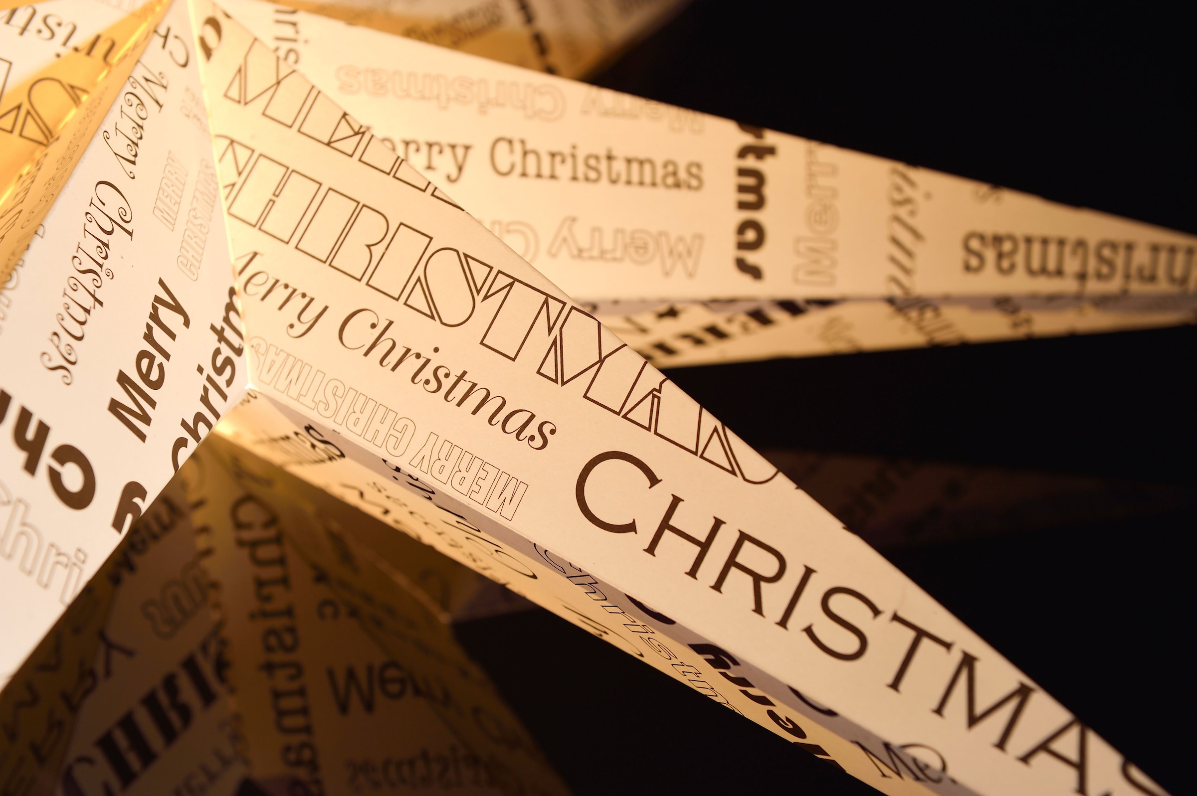 KONSTSMIDE Dekostern »Weihnachtsstern, Weihnachtsdeko«, (1 St.), weißer Papierstern, LED Stern, schwarz bedrucktem Text, 7 Zacken