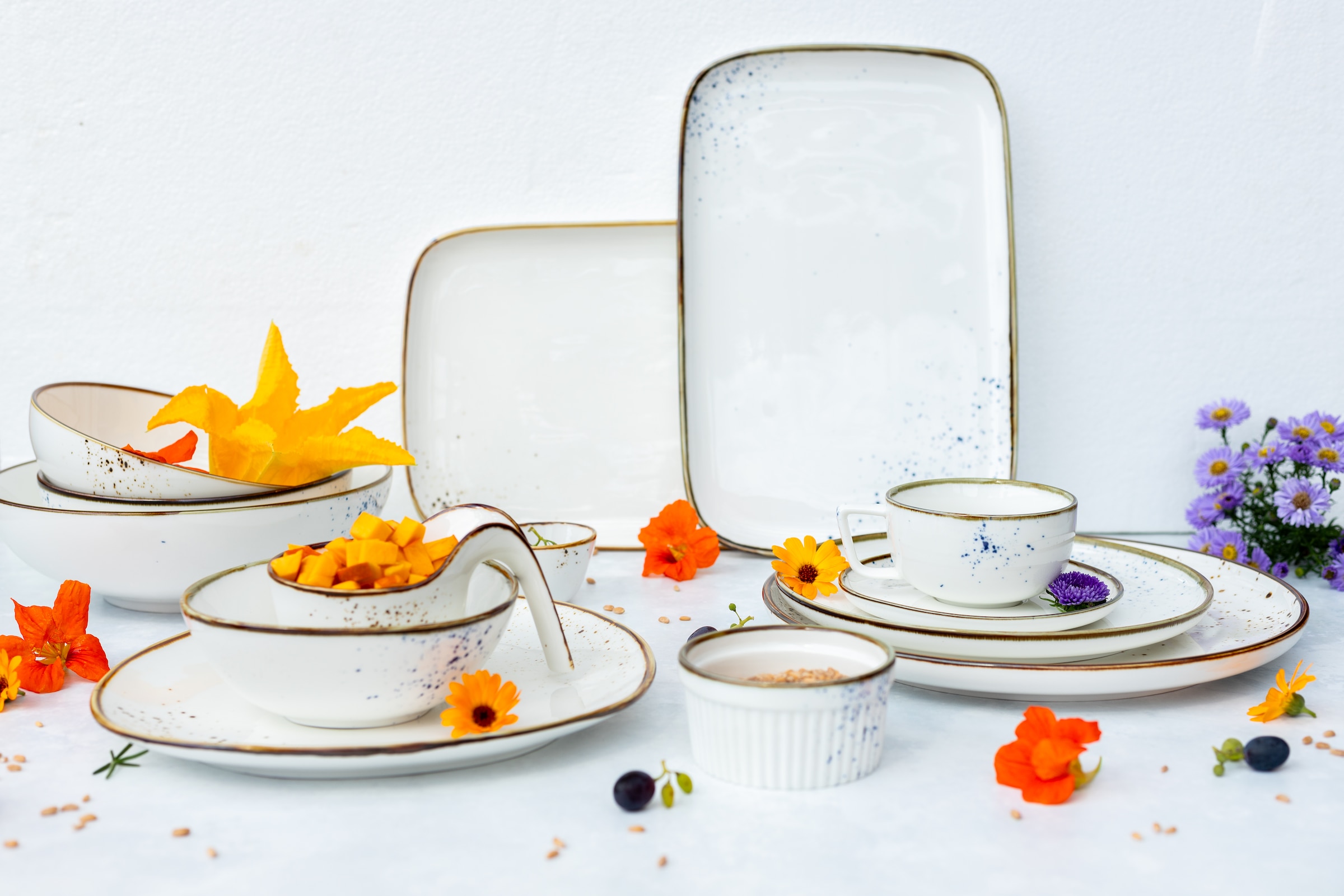 MÄSER Tasse »Kaffeetassen-Set Pinta, aus Porzellan«, (Set, 8 tlg.), 8er Set, bestehend aus 4 Tassen und 4 Untertassen
