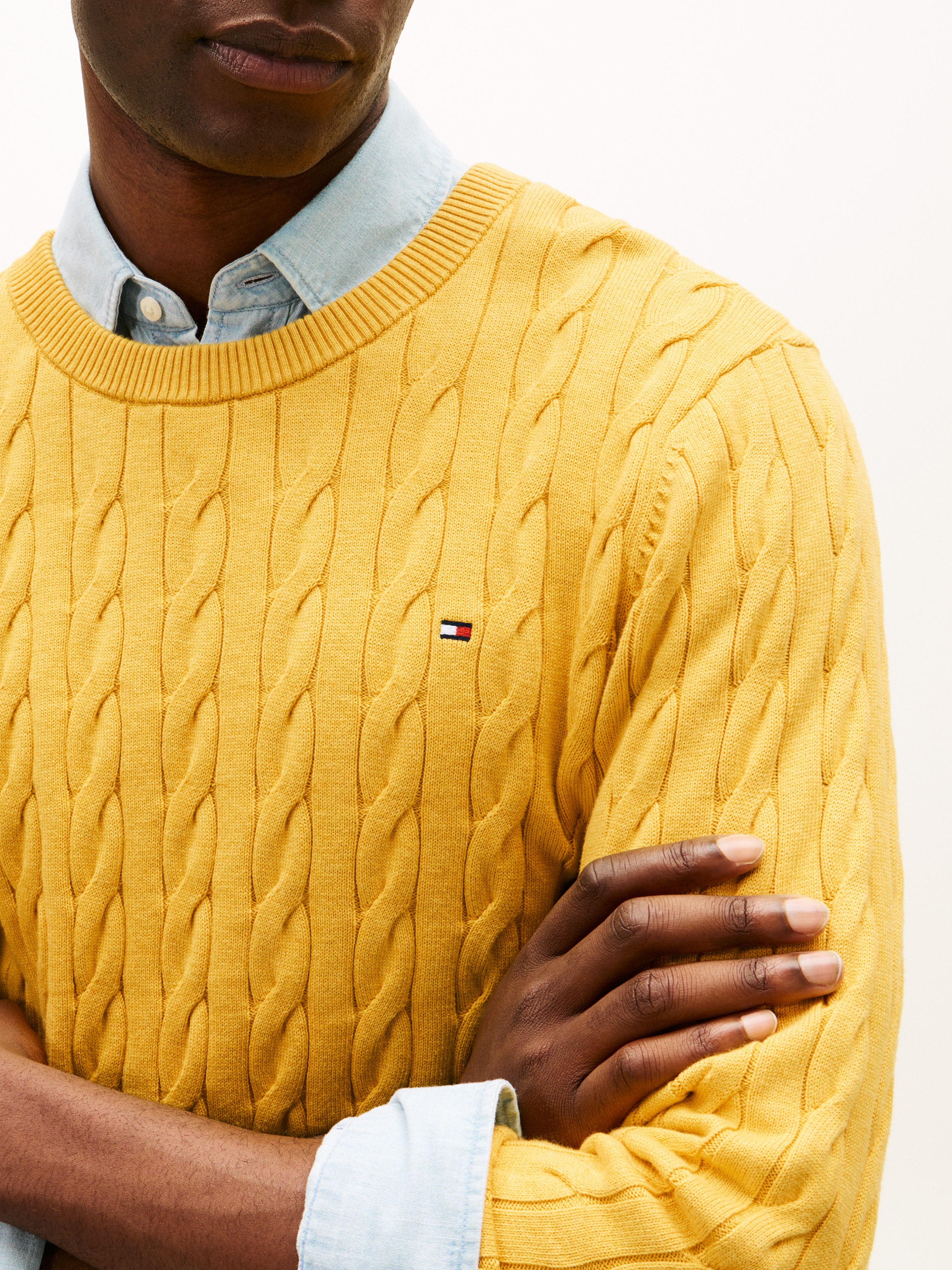 Tommy Hilfiger Strickpullover »CLASSIC CABLE CREW NECK mit Strukturstrick und Flaglabel«