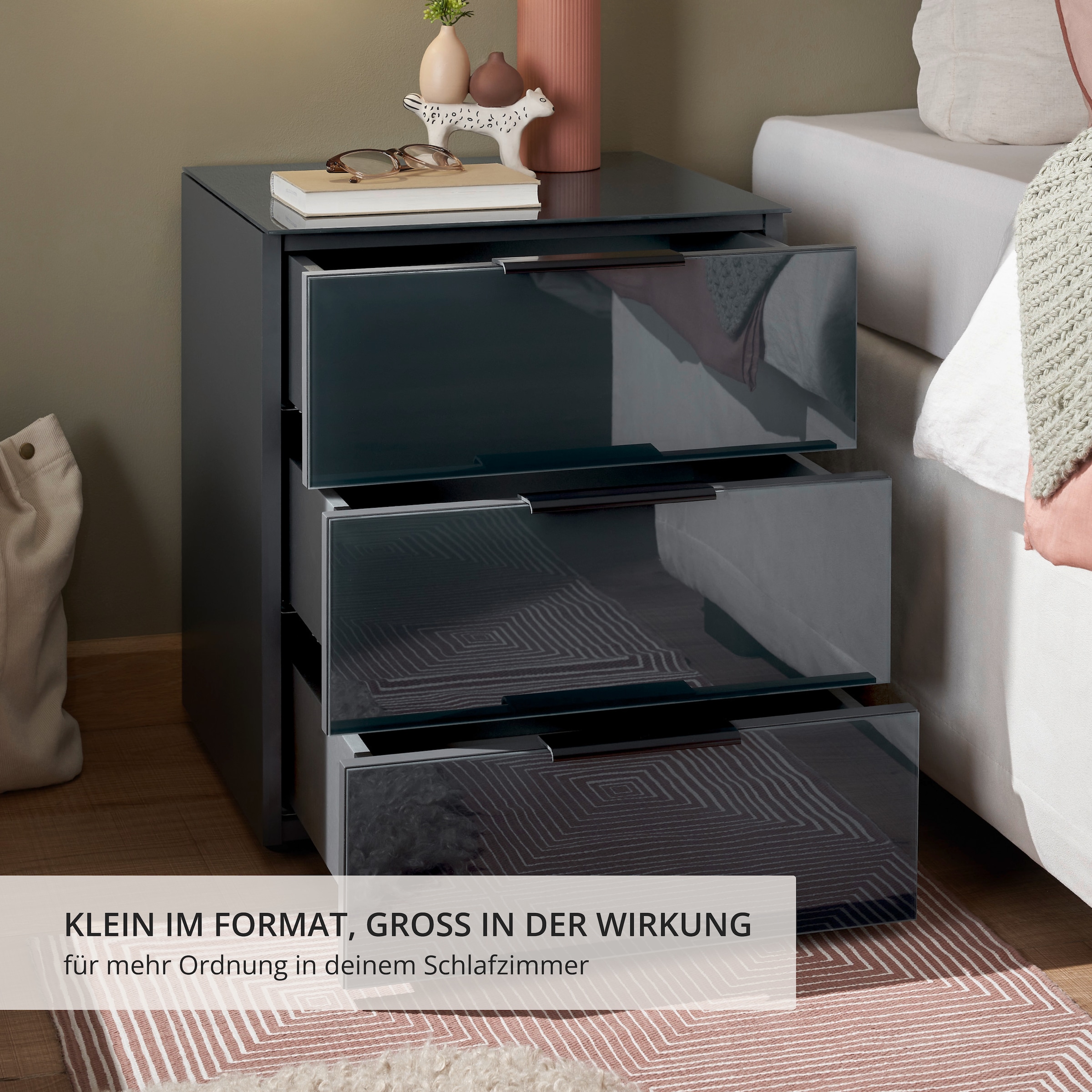 Schlafkontor Nachtkommode »Pari Nachtkonsole, Nachtschrank, Nachttisch« mit 3 Schubkastenfronten aus Glas