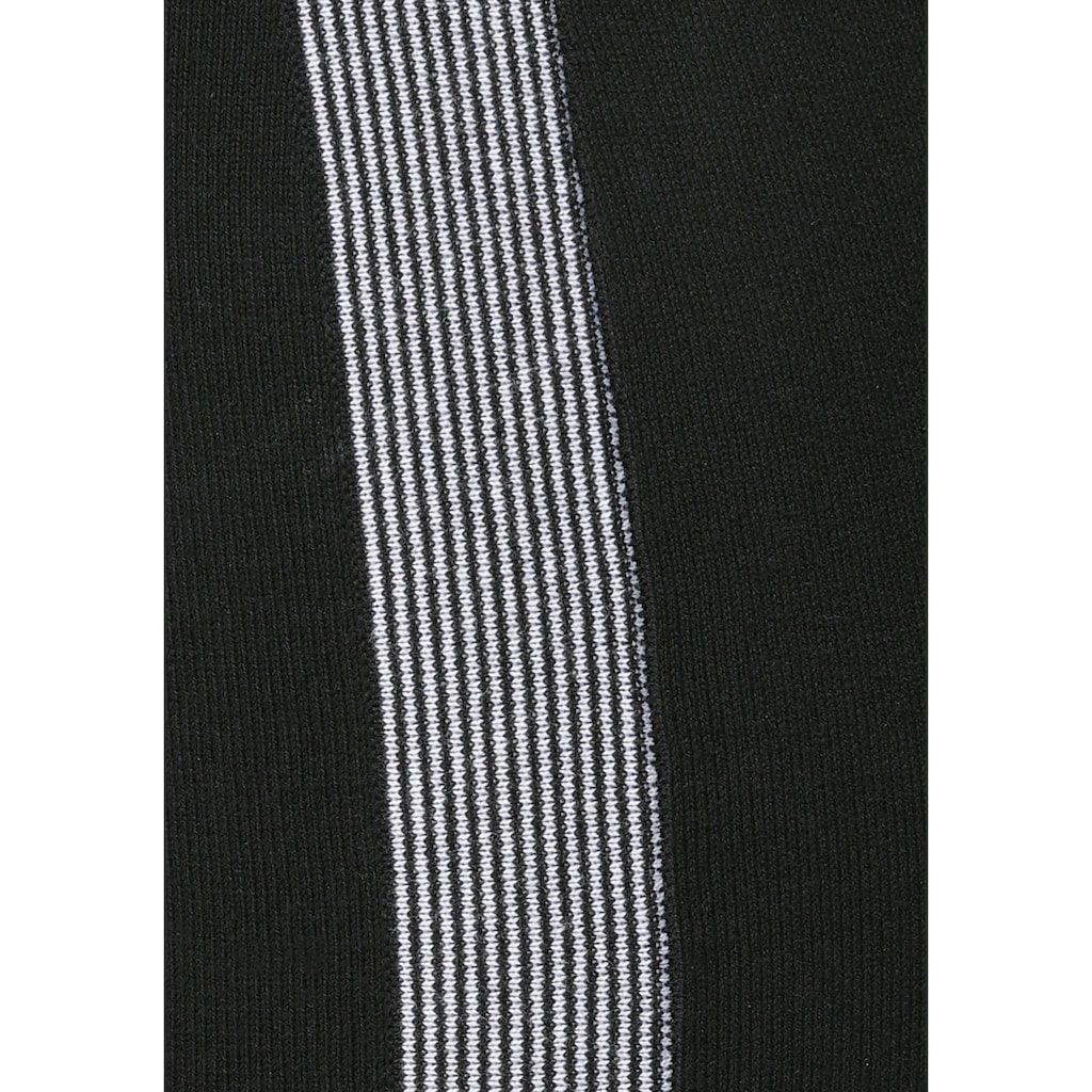KangaROOS Strickkleid, mit Kapuze und konstrastfarbenen Streifen-Elementen