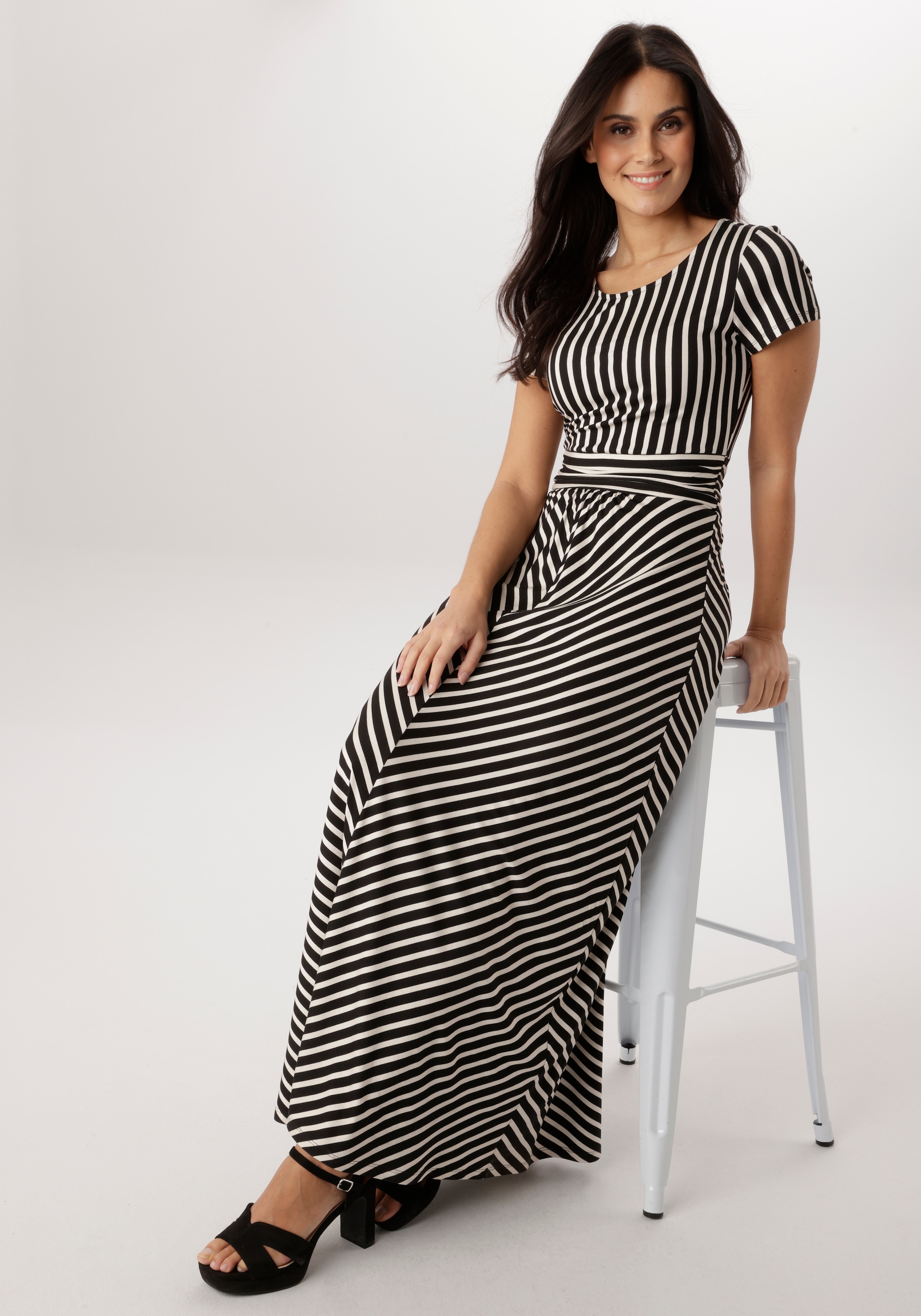 Aniston SELECTED Sommerkleid mit modernen, grafischen Streifenverlauf - NEUE KOLLEKTION