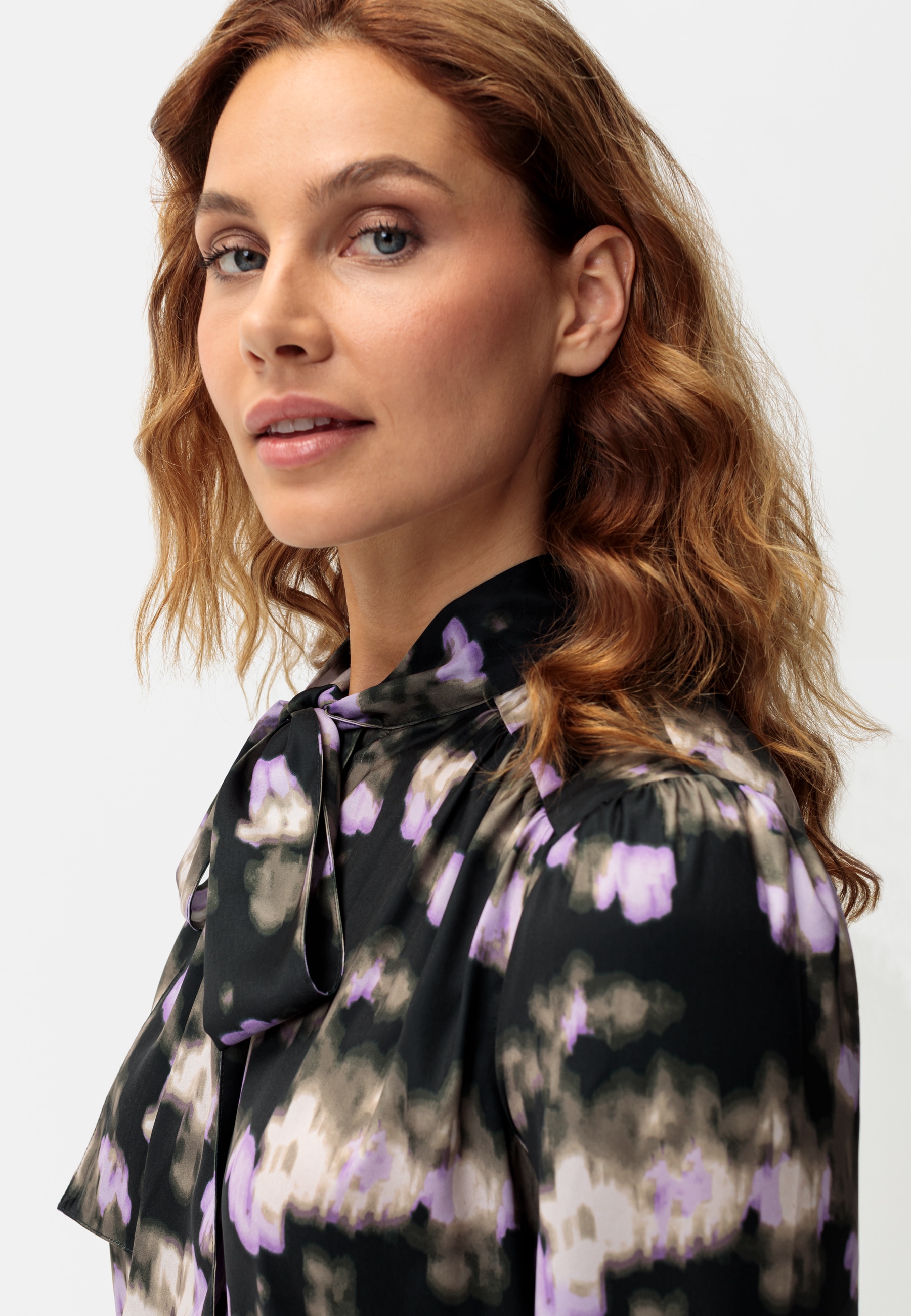 LASCANA Schluppenbluse, aus Satin