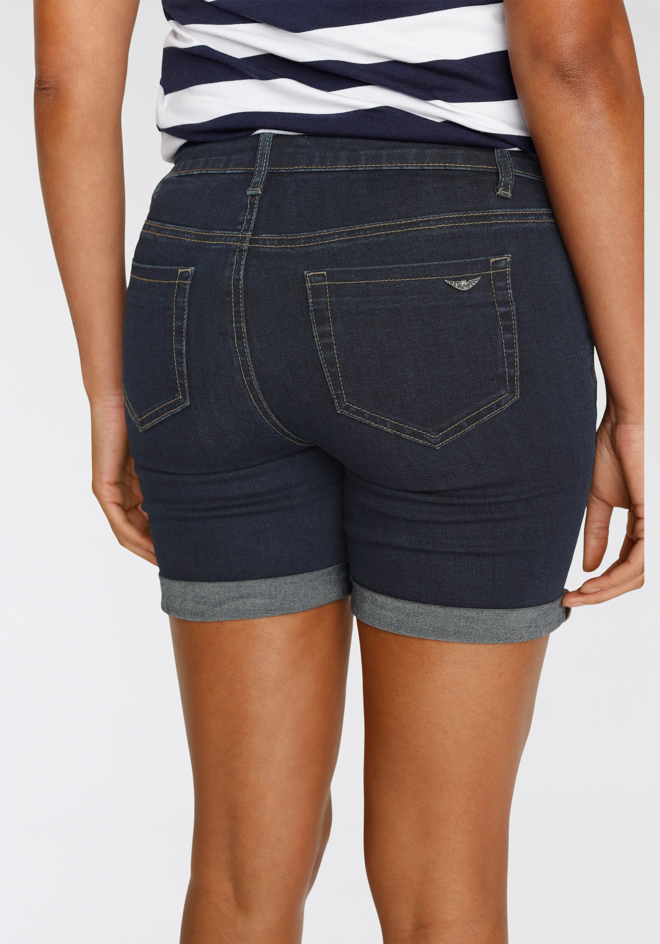 Arizona Jeansshorts »Ultra-Stretch«, extra eng geschnitten, krempelbare Beinabschlüsse