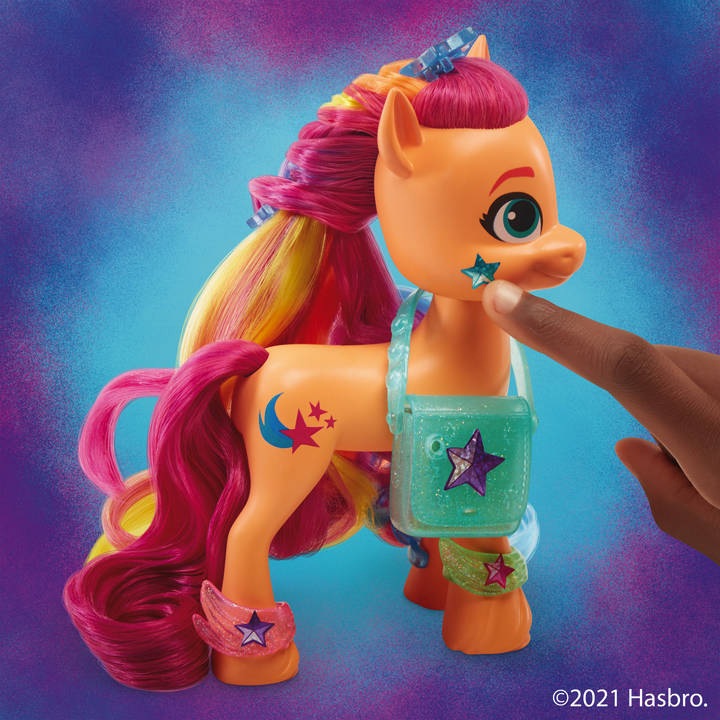 Hasbro Spielfigur »My Little Pony, A New Generation - Regenbogenmähne Sunny Starscout«, mit langen, pinkfarbenen Haaren und Sternschnuppen-Schönheitsfleck