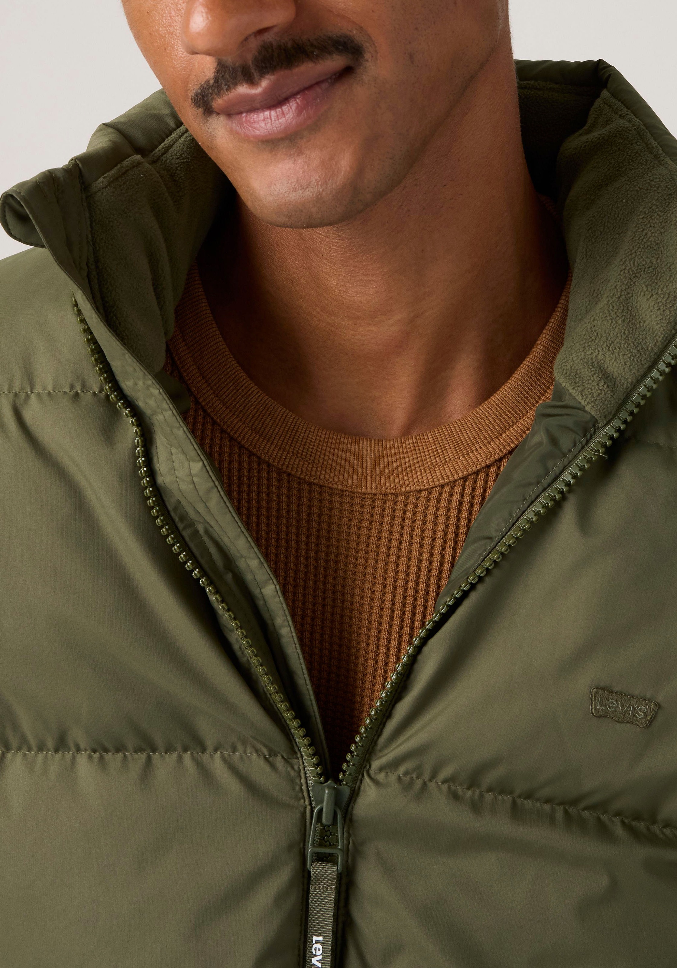 Levi's® Steppjacke »ROCKWELL HOODED PUFFER 1« mit Kapuze Hoher Stehkragen, wattiert und mit wärmendem Fleece gefüttert
