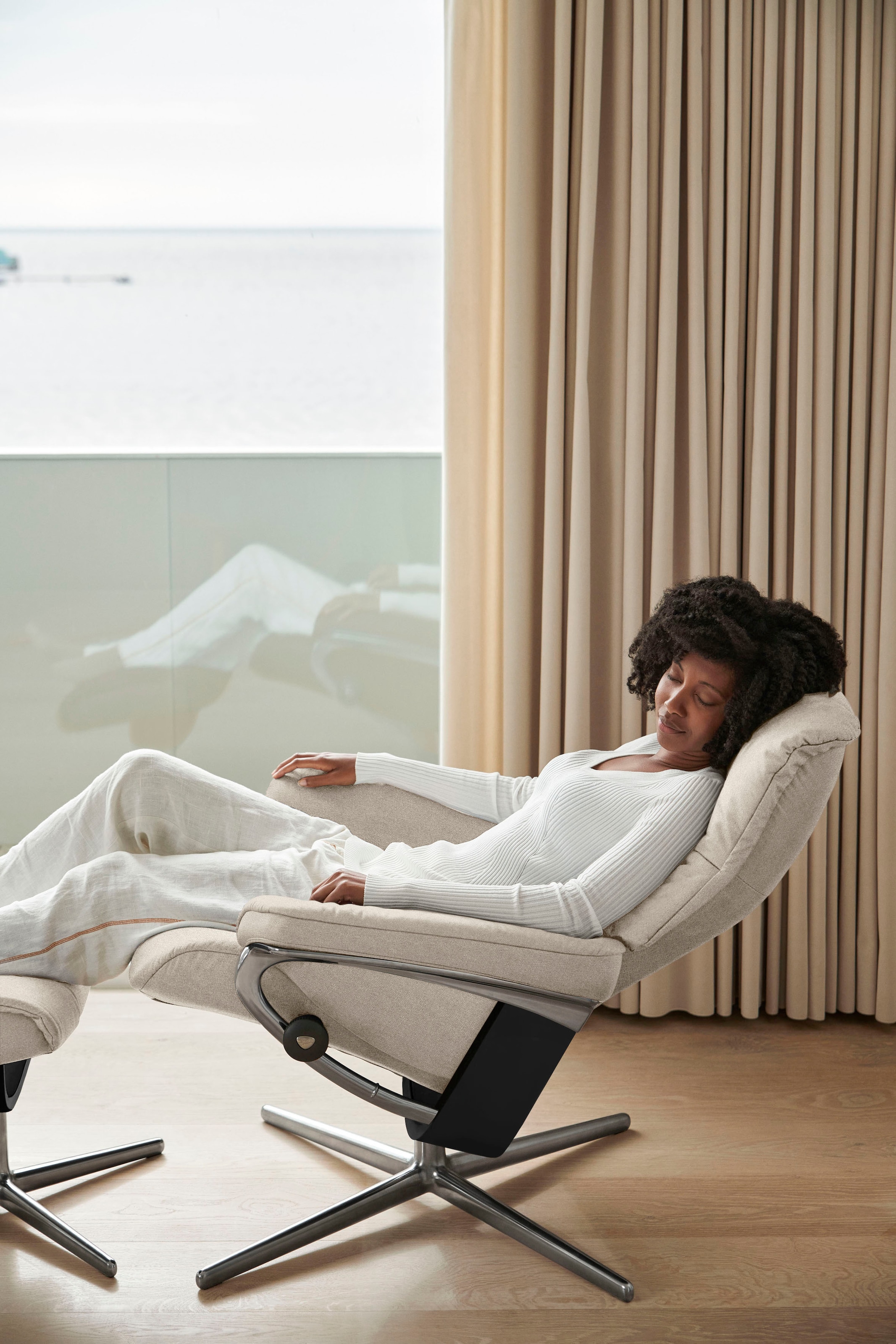 Stressless® Relaxsessel »Mayfair«, (Set, Relaxsessel mit Hocker), mit Hocker, mit Cross Base, Größe S, M & L, Holzakzent Schwarz