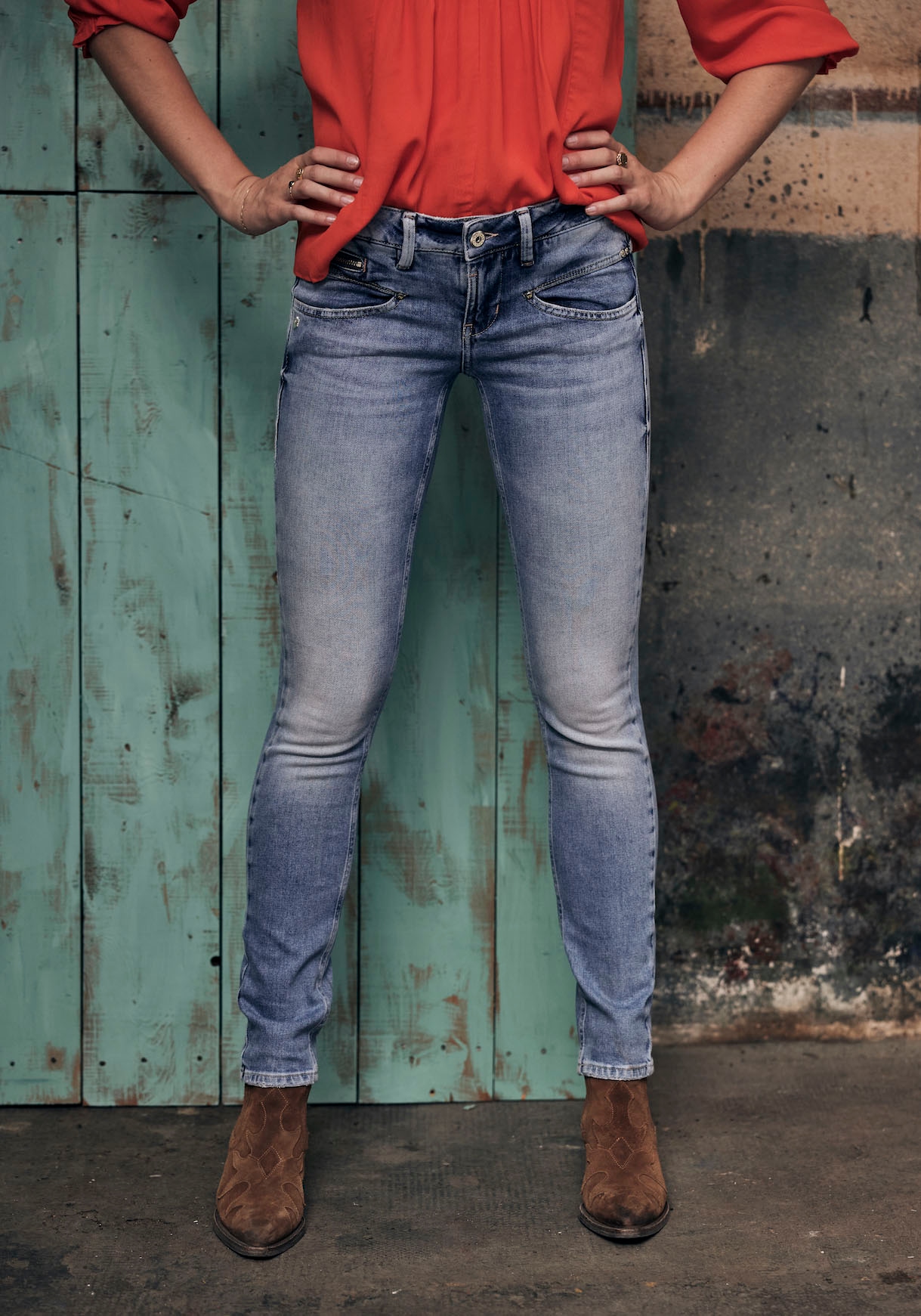 Freeman T. Porter Slim-fit-Jeans, mit tlg.), bestellen (1 coolen Deko-Features