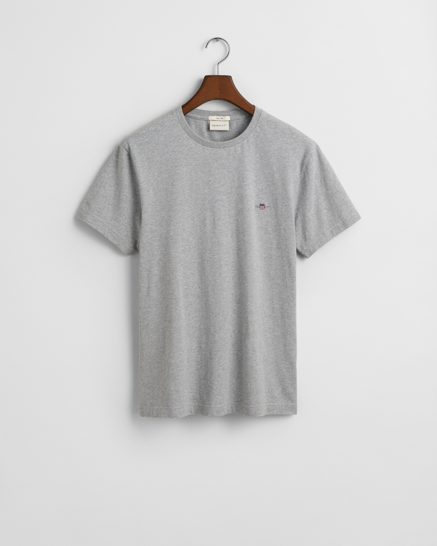 Gant T-Shirt »SLIM SHIELD SS T-SHIRT« mit Logostickerei auf der Brust