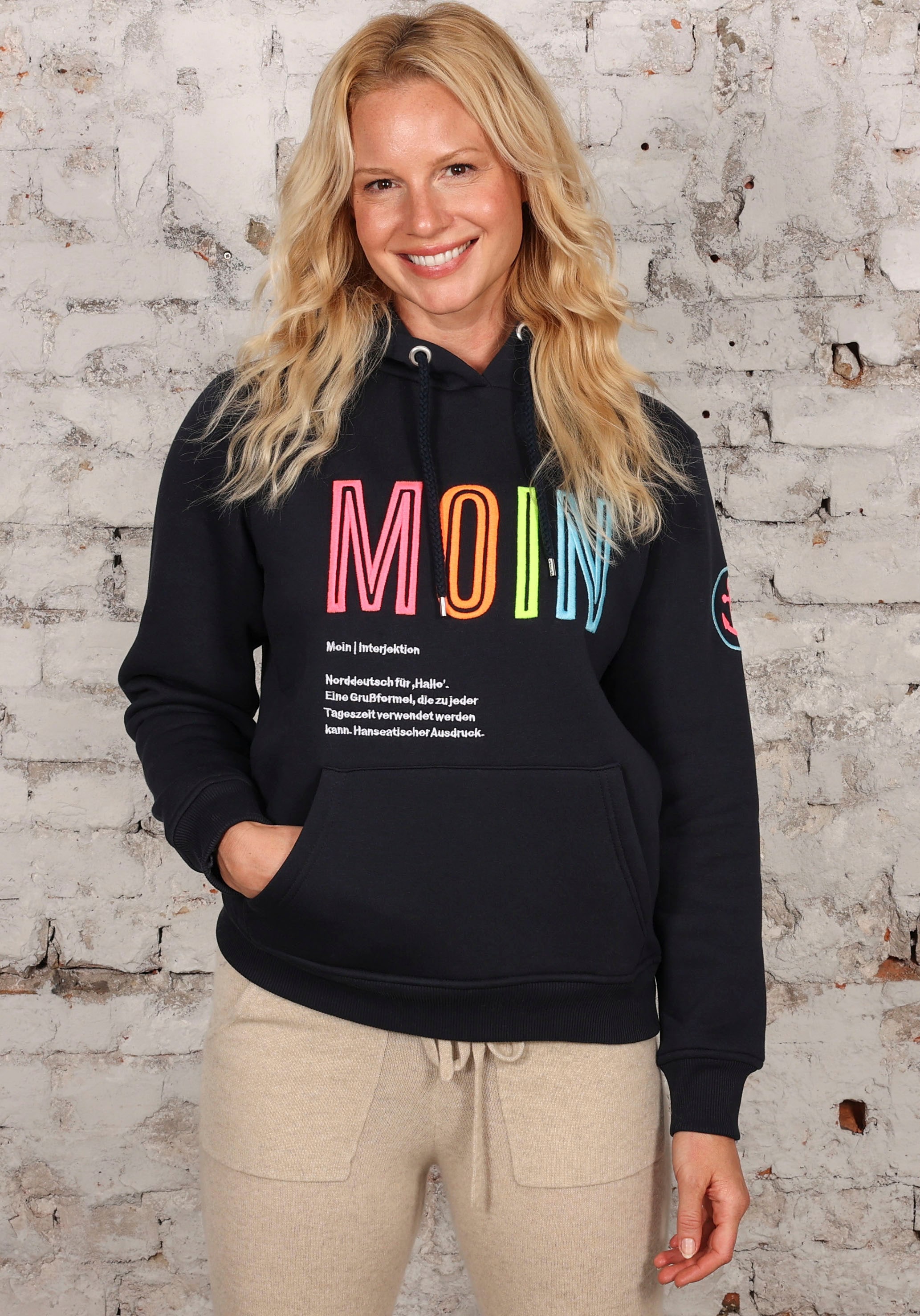 Zwillingsherz Sweat-Hoodie, mit aufgesticktem "MOIN"-Schriftzug in Neonfarben