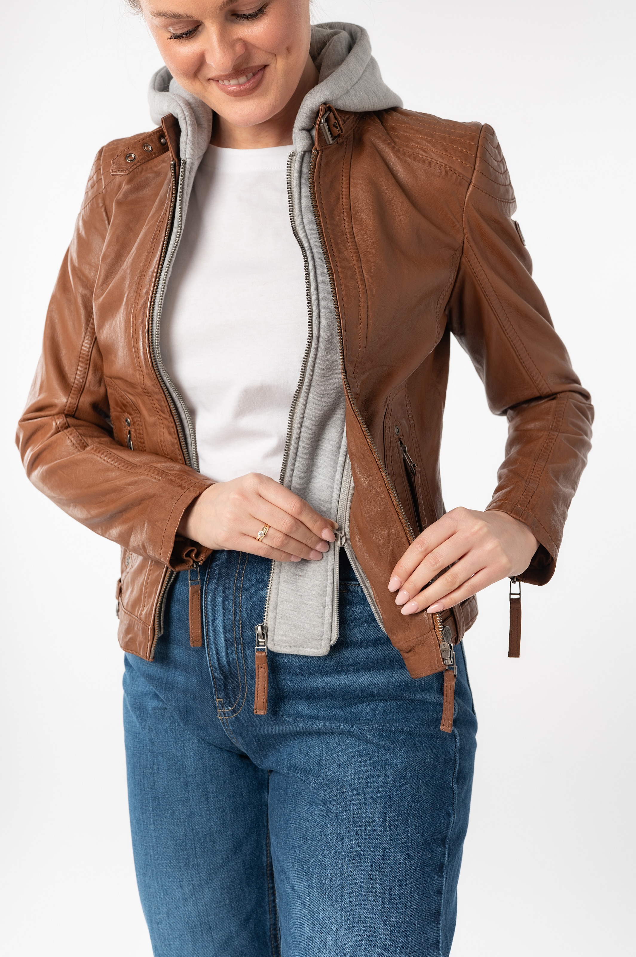 Mauritius Lederjacke »Junja«, mit Kapuze, mit abnehmbarem Kapuzen-Einsatz und aufwendigen Biker-Details