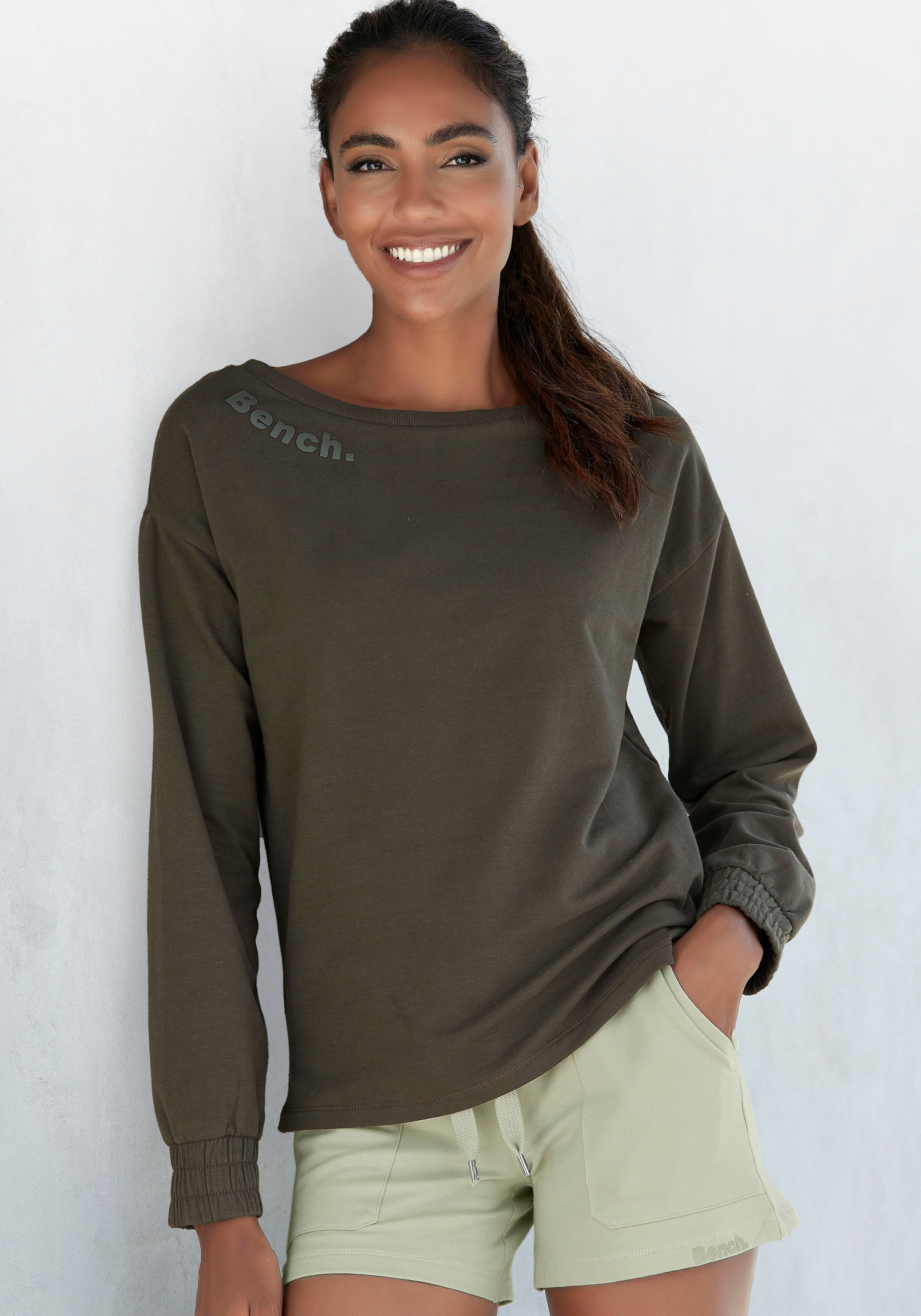 BENCH. LOUNGEWEAR Sweatshirt mit gerafften Ärmelbündchen, Loungeanzug dunkelgrün 52/54 52/54 Basic Sweatshirt