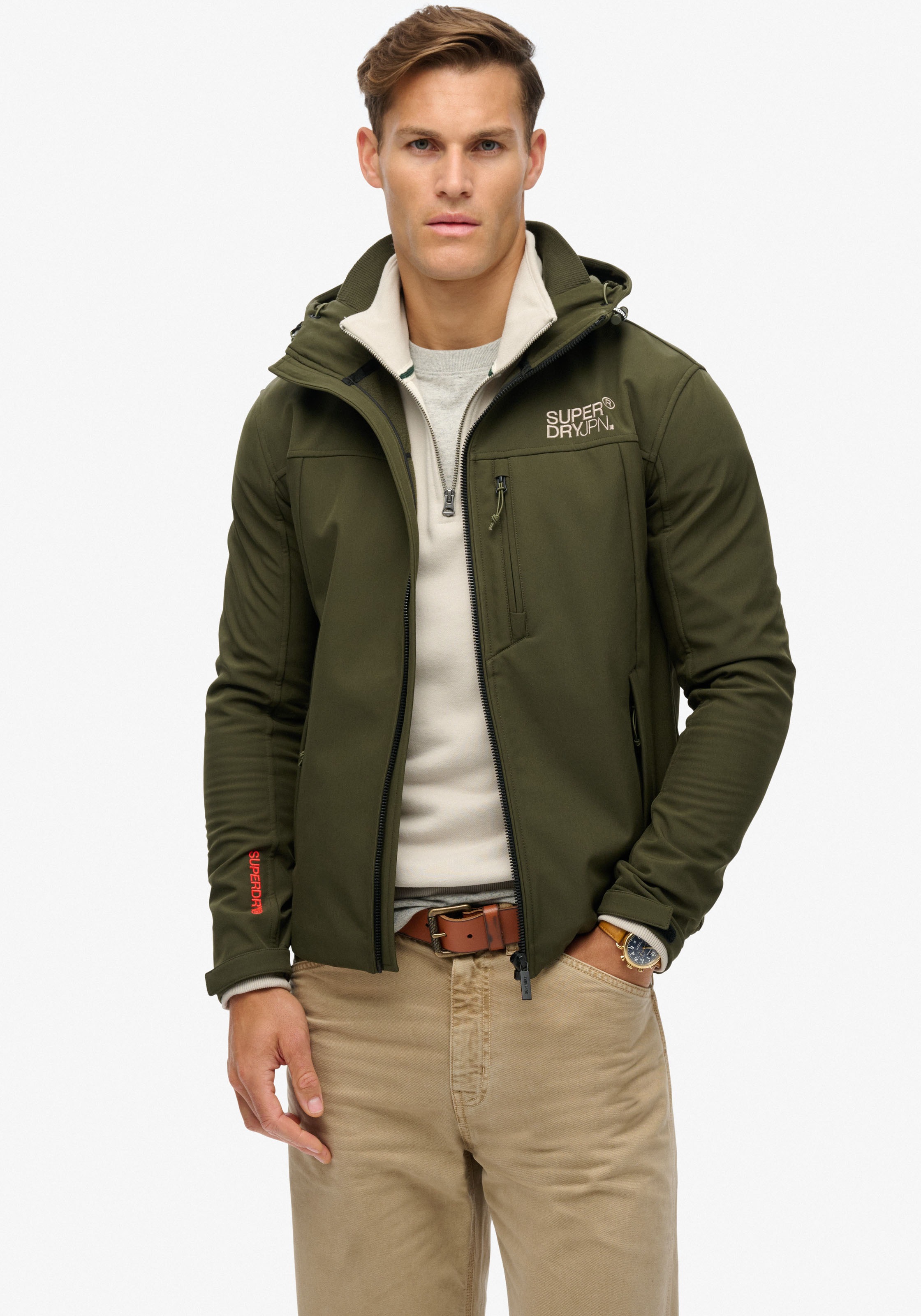 SUPERDRY Outdoorjacke »HOODED SOFT SHELL TREKKER JKT« mit Kapuze Army Khaki M M Windbreaker von Superdry