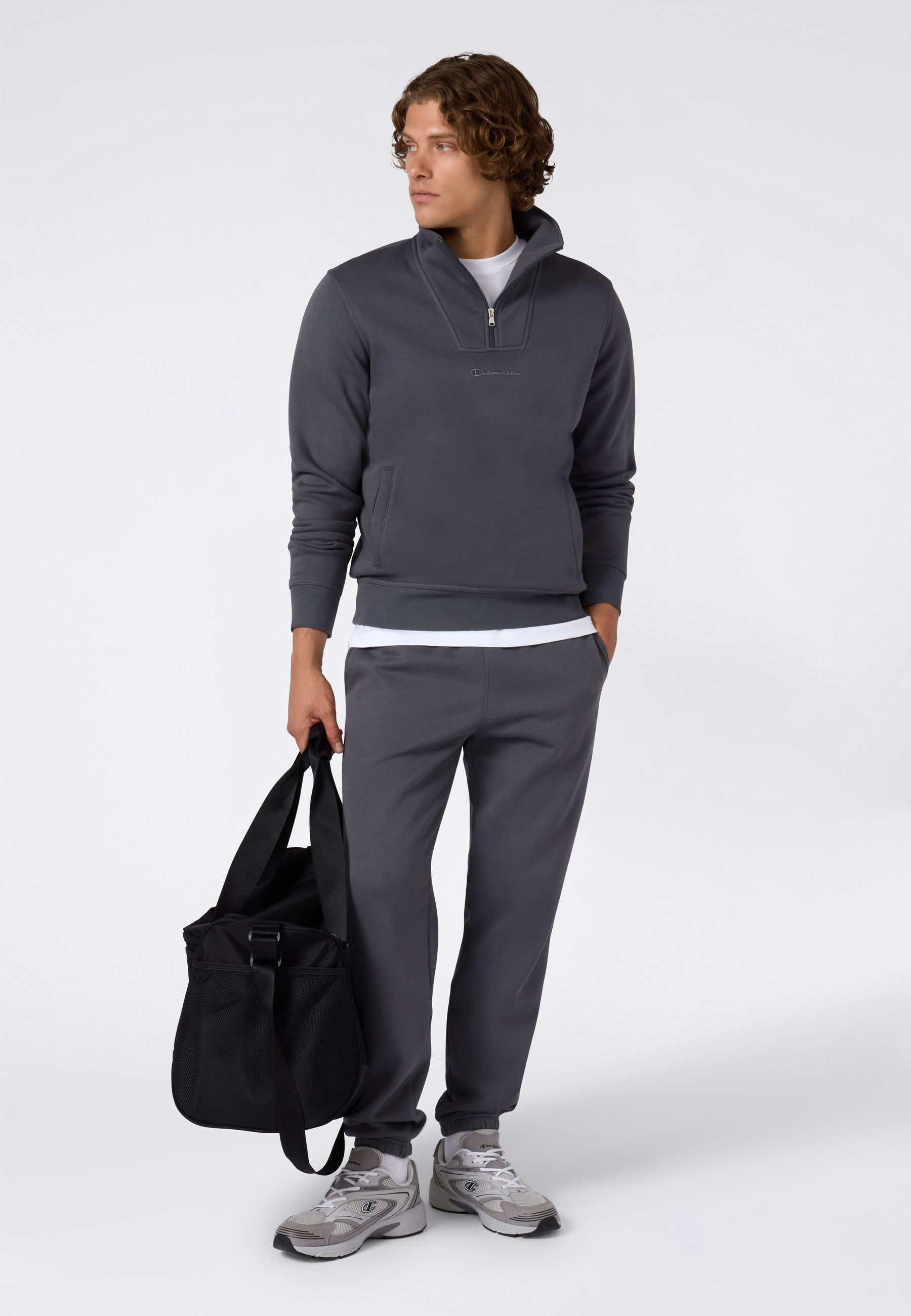 Champion Sweatshirt , aus Baumwolle und Polyester, in den Größen S bis XXL
