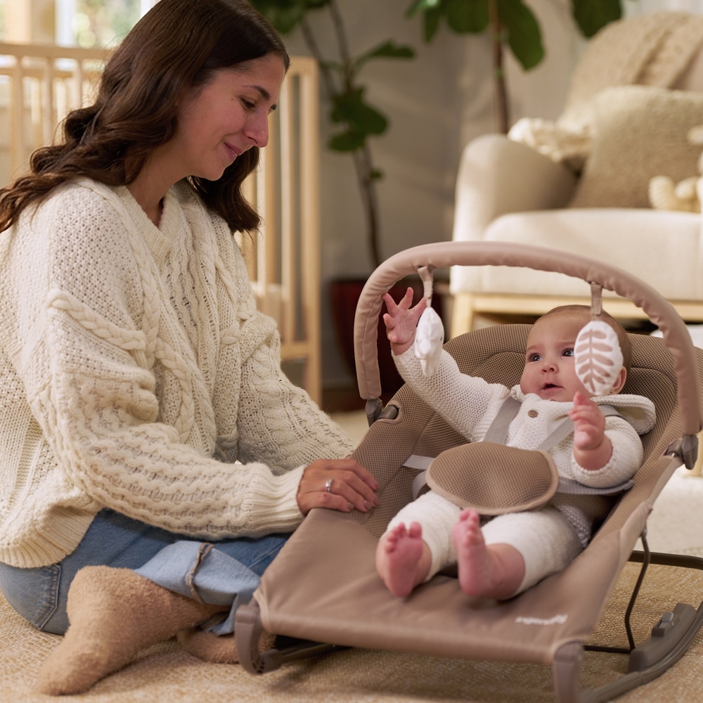ingenuity Babywippe »Nestle™ Vibrating Rocker« bis 9 kg mit Vibration