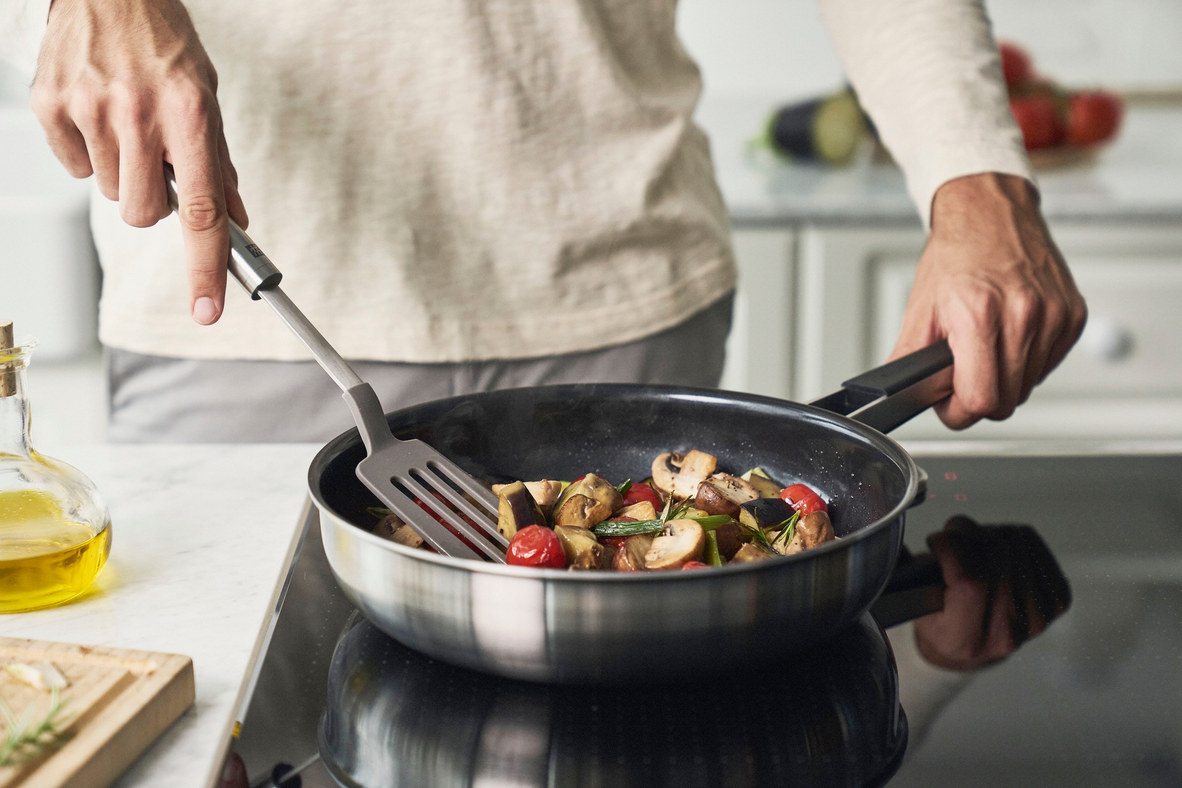 Zwilling Bratpfanne »Pure«, Edelstahl 18/10, (1 tlg.), Keramikbeschichtung, Stay-Cool Griffe, Edelstahl