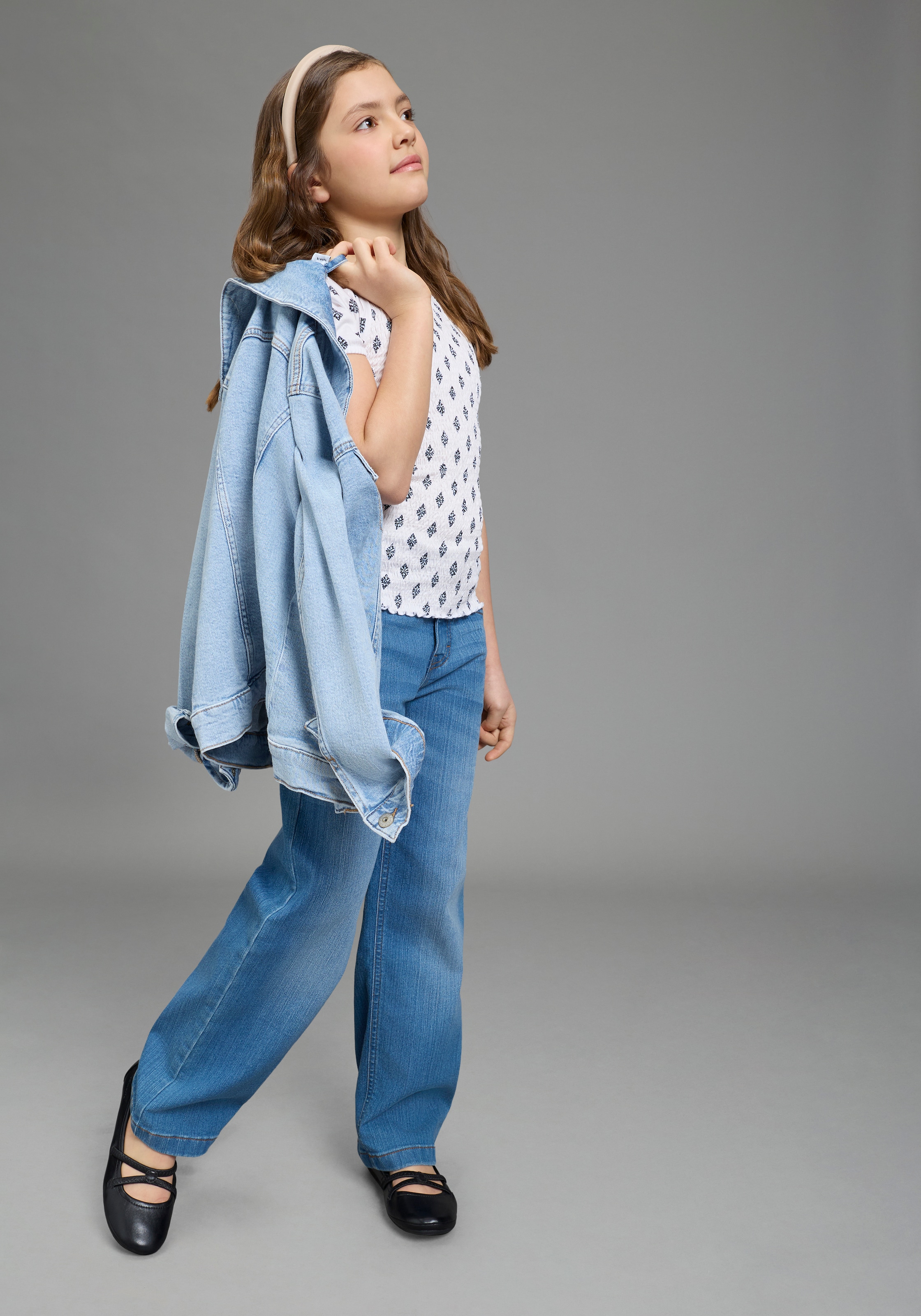 Bruno Banani T-Shirt »Viskose-Allover gemustertes Shirt, Smoke Carmenshirt für Mädchen« modischer Stil, Kurzarm, mit Carmenausschnitt, Allover-Druck