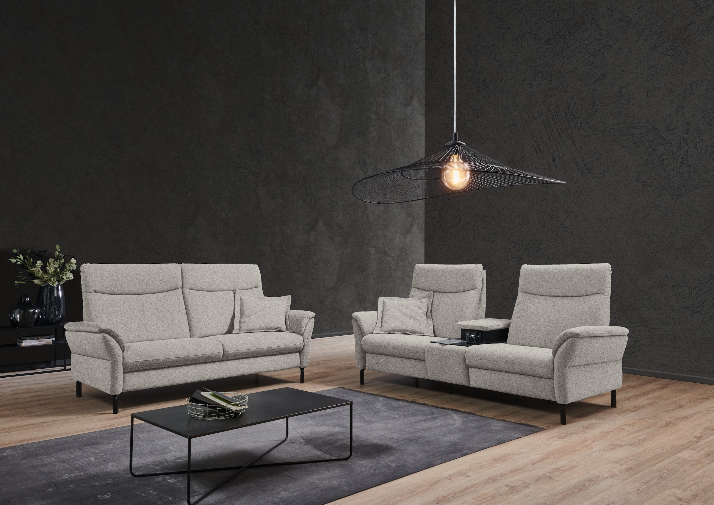 Places of Style 2-Sitzer »Sisto, inklusive 2x Relaxfunktion motorisch mit Herz-Waage-Beschlag«, Zwischenelement mit Tisch, Steckdose & USB-Ladestation