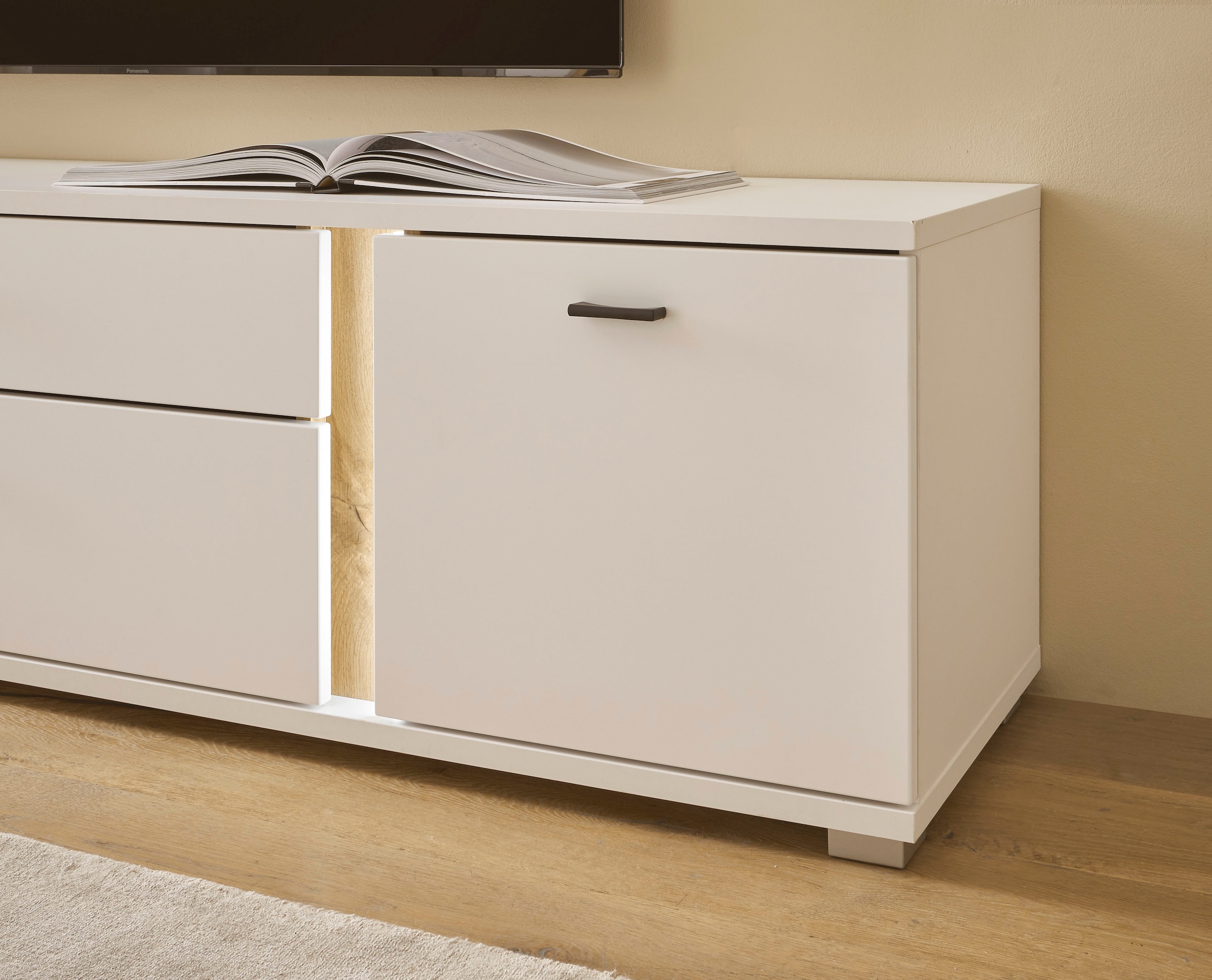 INOSIGN Wohnwand »LONG ISLAND«, (Set, 4 St.), in moderner Trendfarbe,inklusive senkrechter Beleuchtung,Breite 330 cm