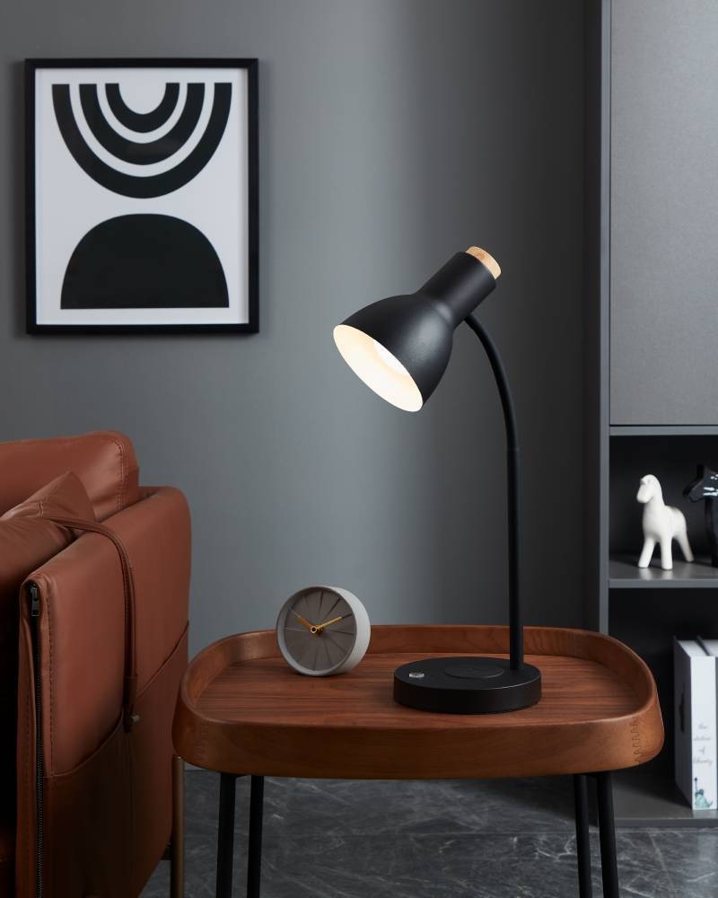 EGLO Tischleuchte »VERADAL-QI«, 1 flammig, Leuchtmittel LED-Modul | LED wechselbar, Nachttischlampe mit QI-Ladefunktion, Touch, dimmbar, Holz und Metall