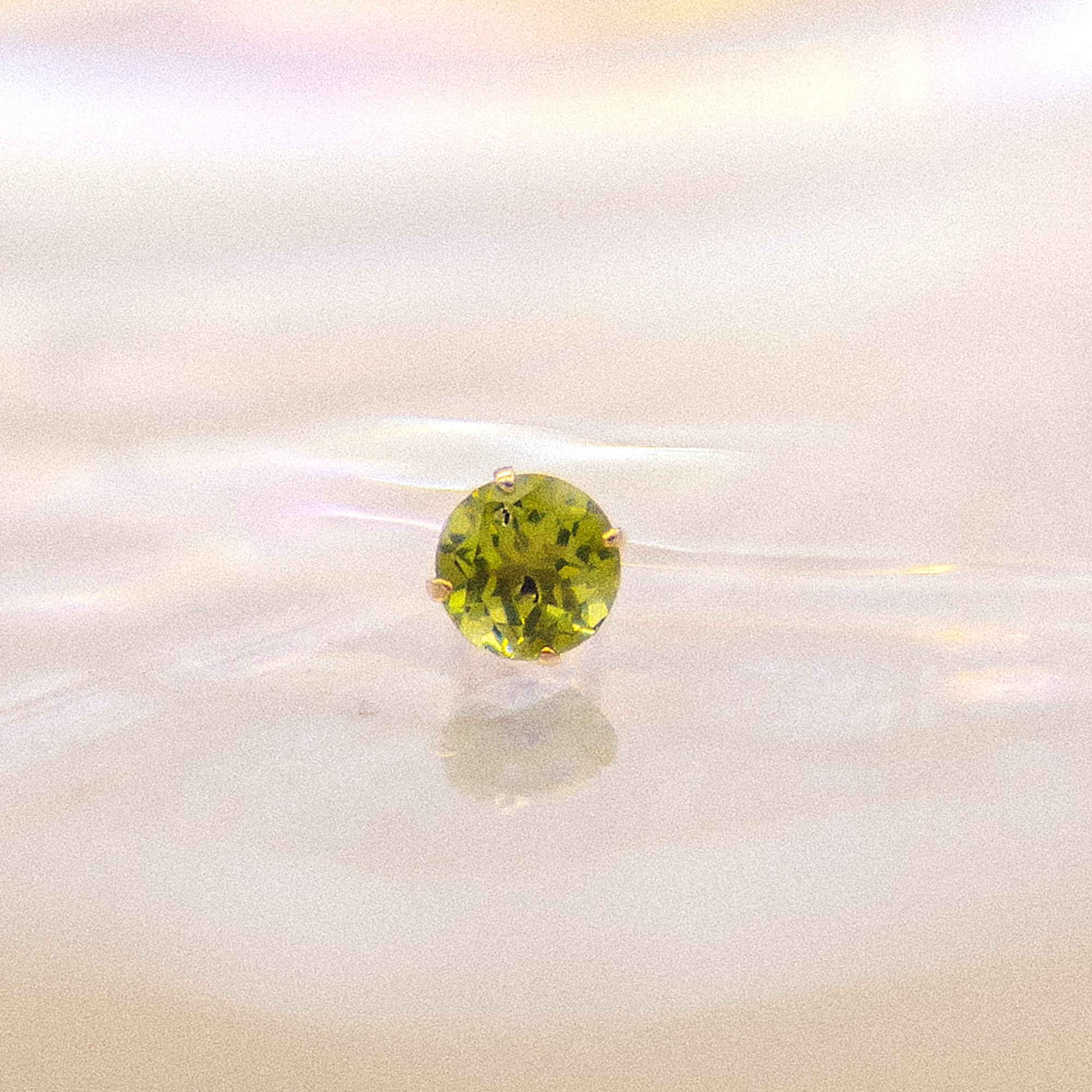 Fascination by Ellen K. Paar Ohrstecker »Gold 333 mit echten Peridot-Steinen 5mm«