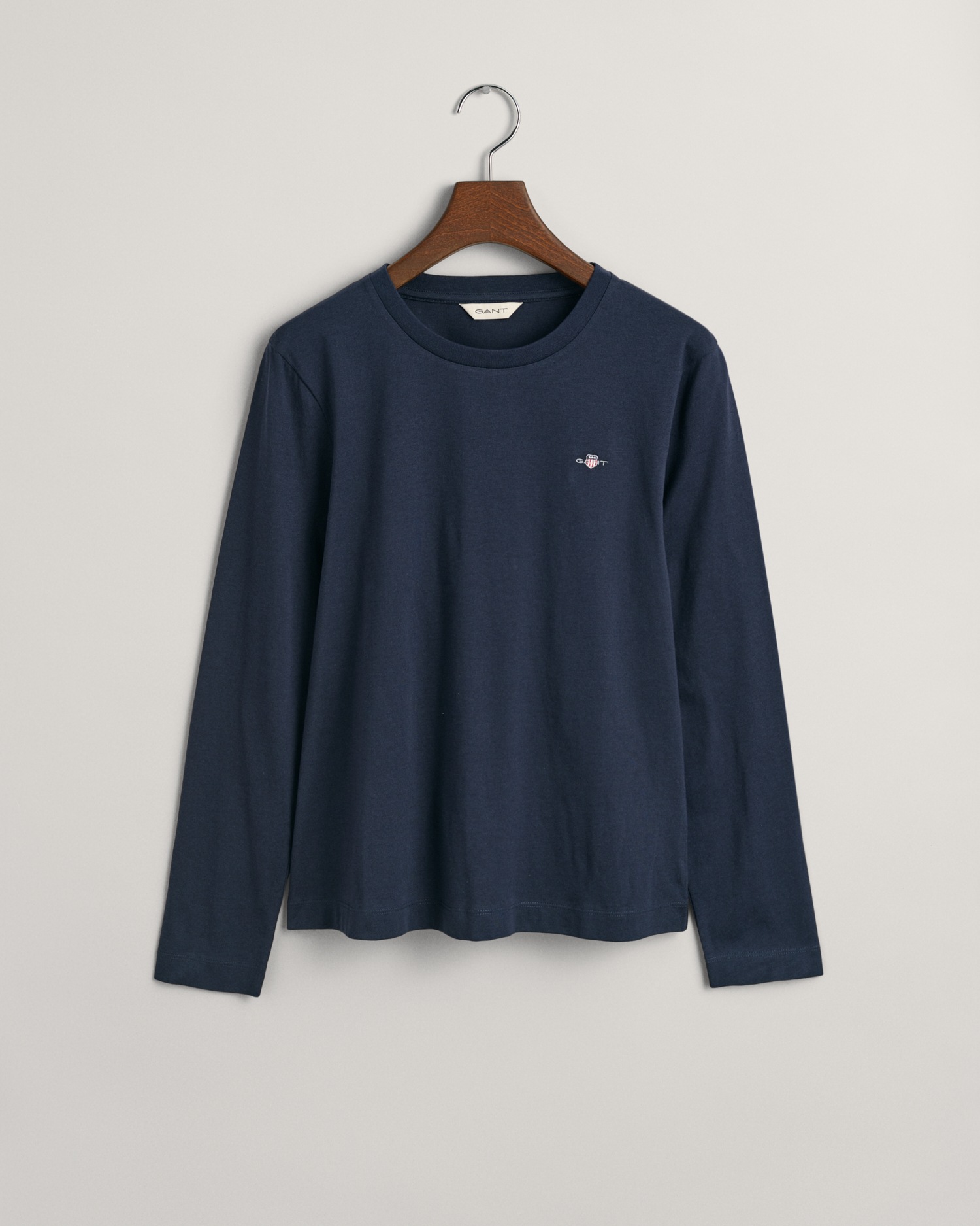 Gant Langarmshirt »REG SHIELD LS T-SHIRT«, kleine Logostickerei auf der Brust