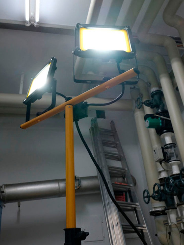 Brennenstuhl LED Baustrahler »JARO 4050 T«, mit Stativ, höhenverstellbar bis max. 160 cm und 2,5 m Kabel