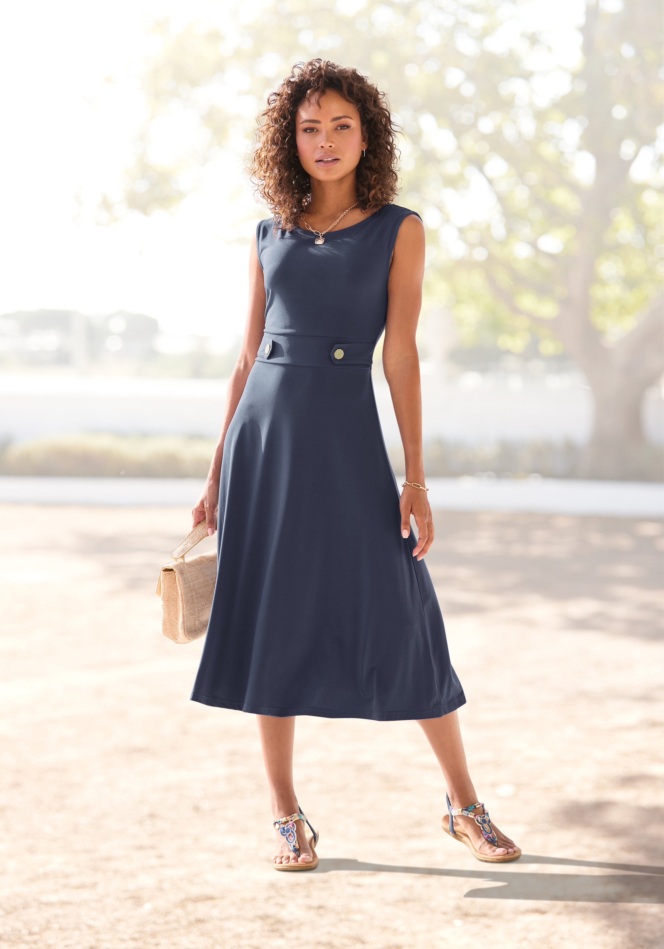 LASCANA Midikleid »mit dekorativen Riegeln und goldenen Zierknöpfen, bügelfreie Qualität« Ohne Taschen Elegantes Sommerkleid, Trägerkleid, Partykleid, festlich