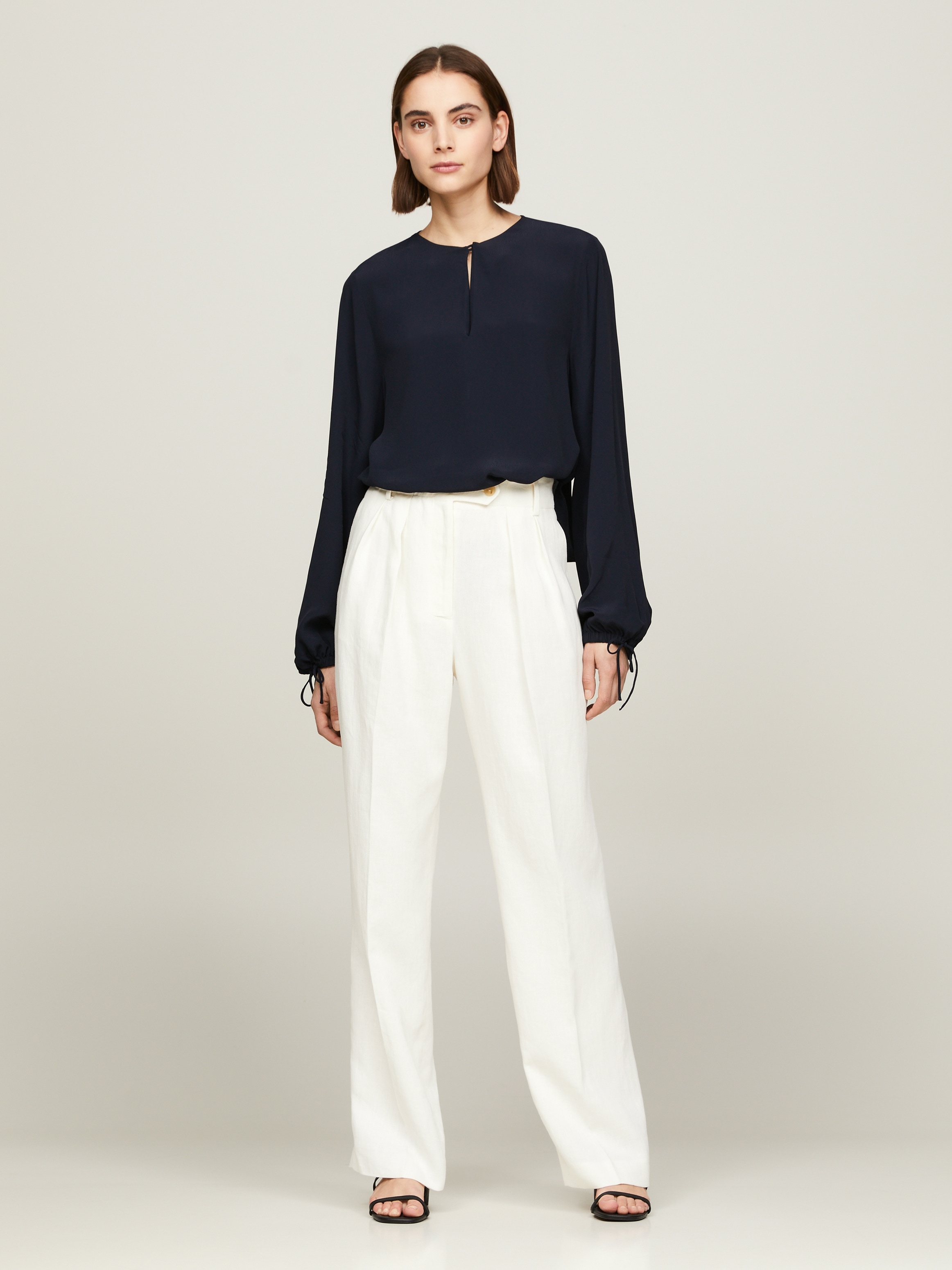 Tommy Hilfiger Crepebluse »VISCOSE CREPE SOLID VN BLOUSE«, mit Metalllabel